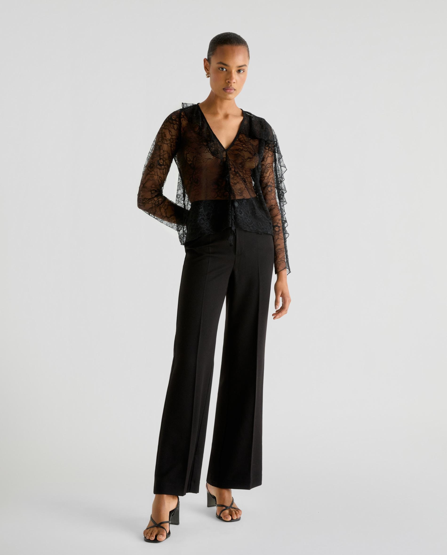 Blusa de Renda com Folhos Pretos-2