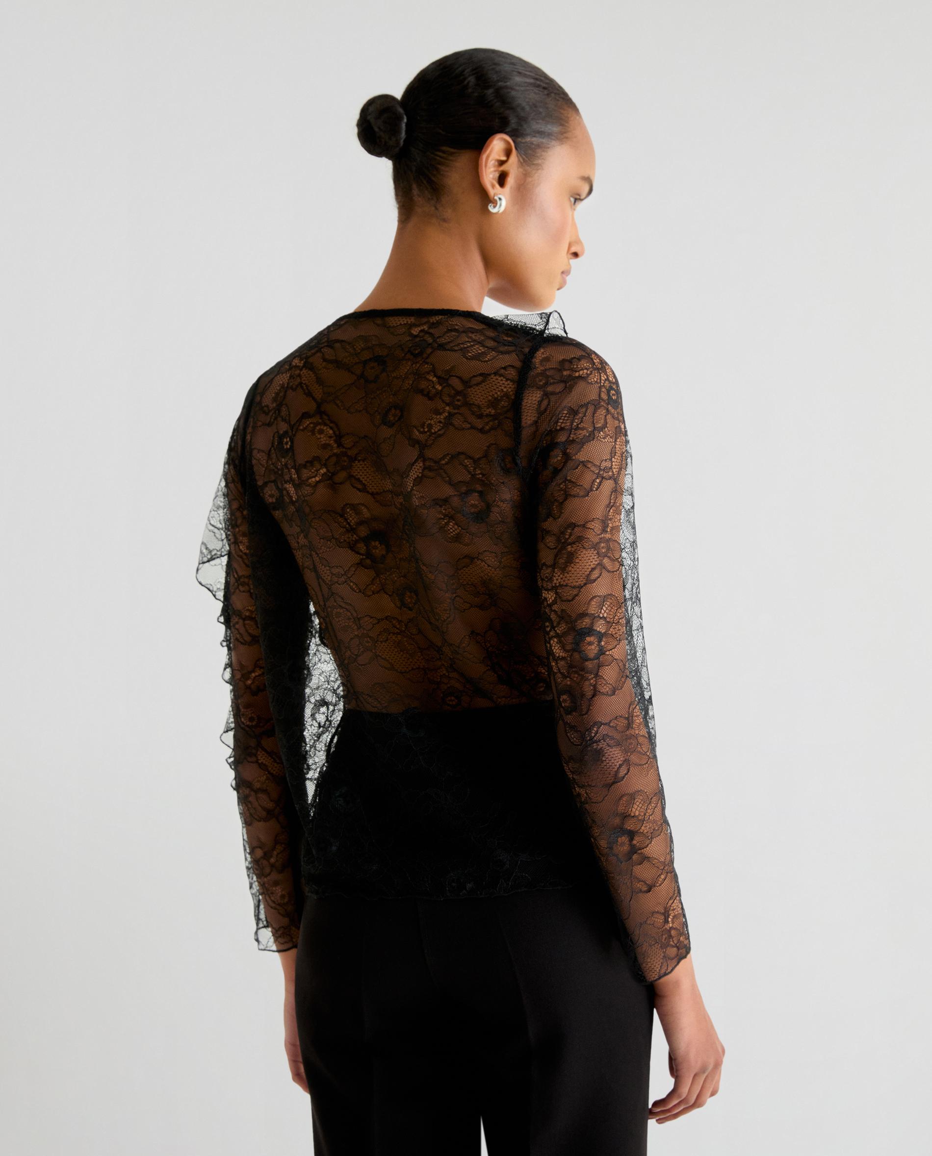 Blusa de Renda com Folhos Pretos-4