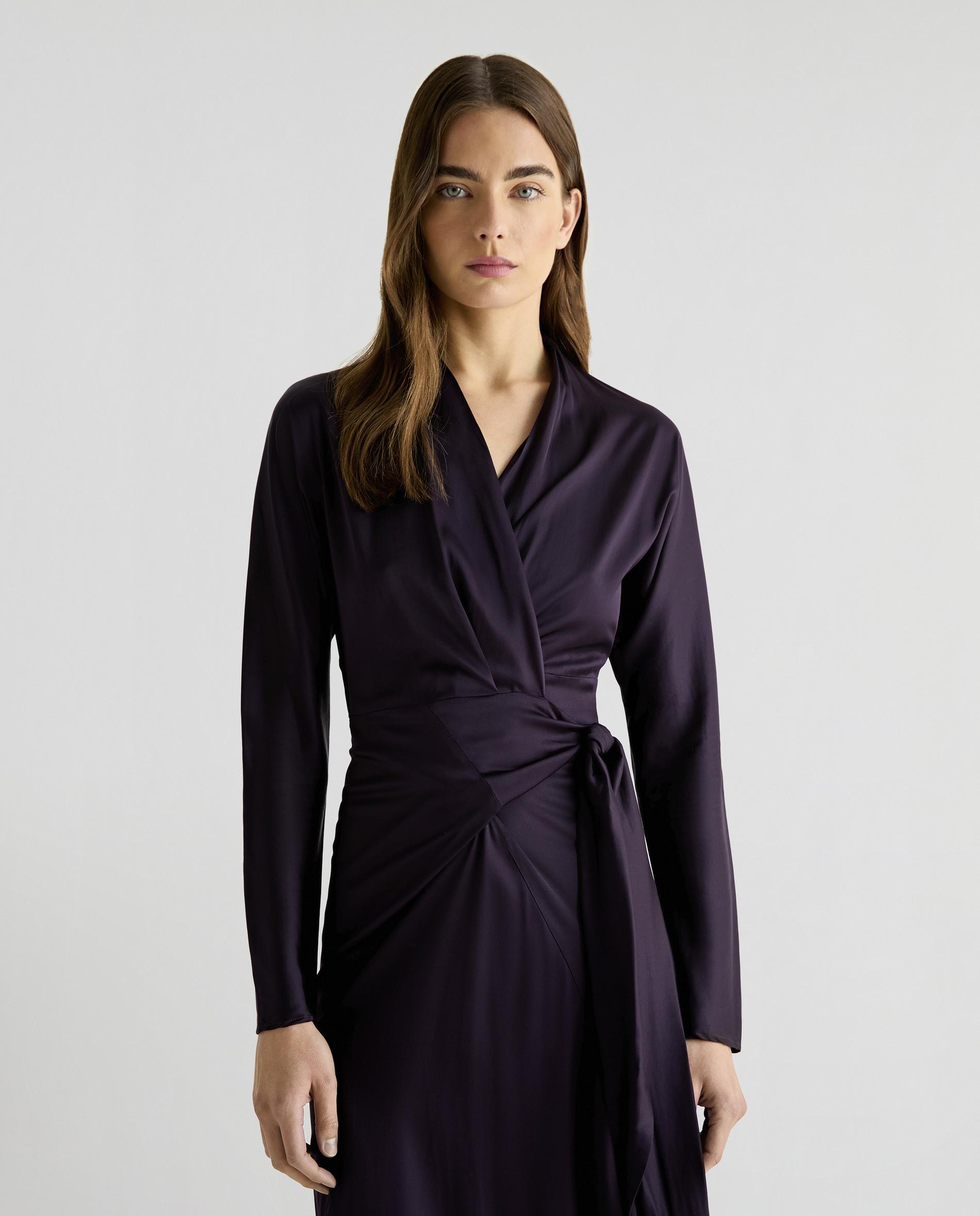Vestido Midi Acetinado com Decote Cruzado Roxos-2