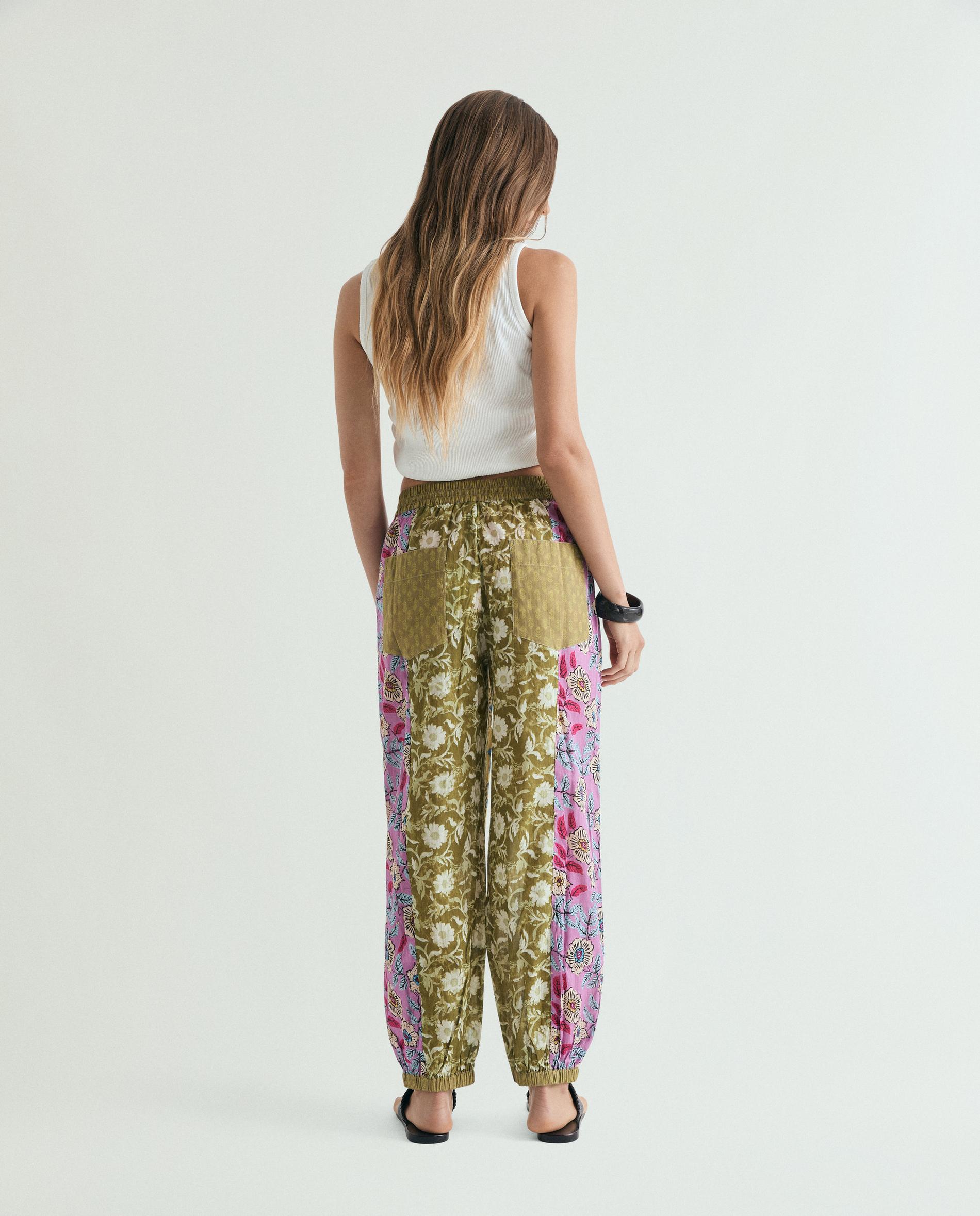 Calças Jogger com Estampado Patchwork e Cordão de Ajuste Multicolor-3