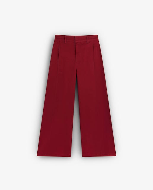 Imagem 0 de Calças confecionadas em algodão 100%. Corte culotte. Falsos bolsos posteriores. Regular fit.
