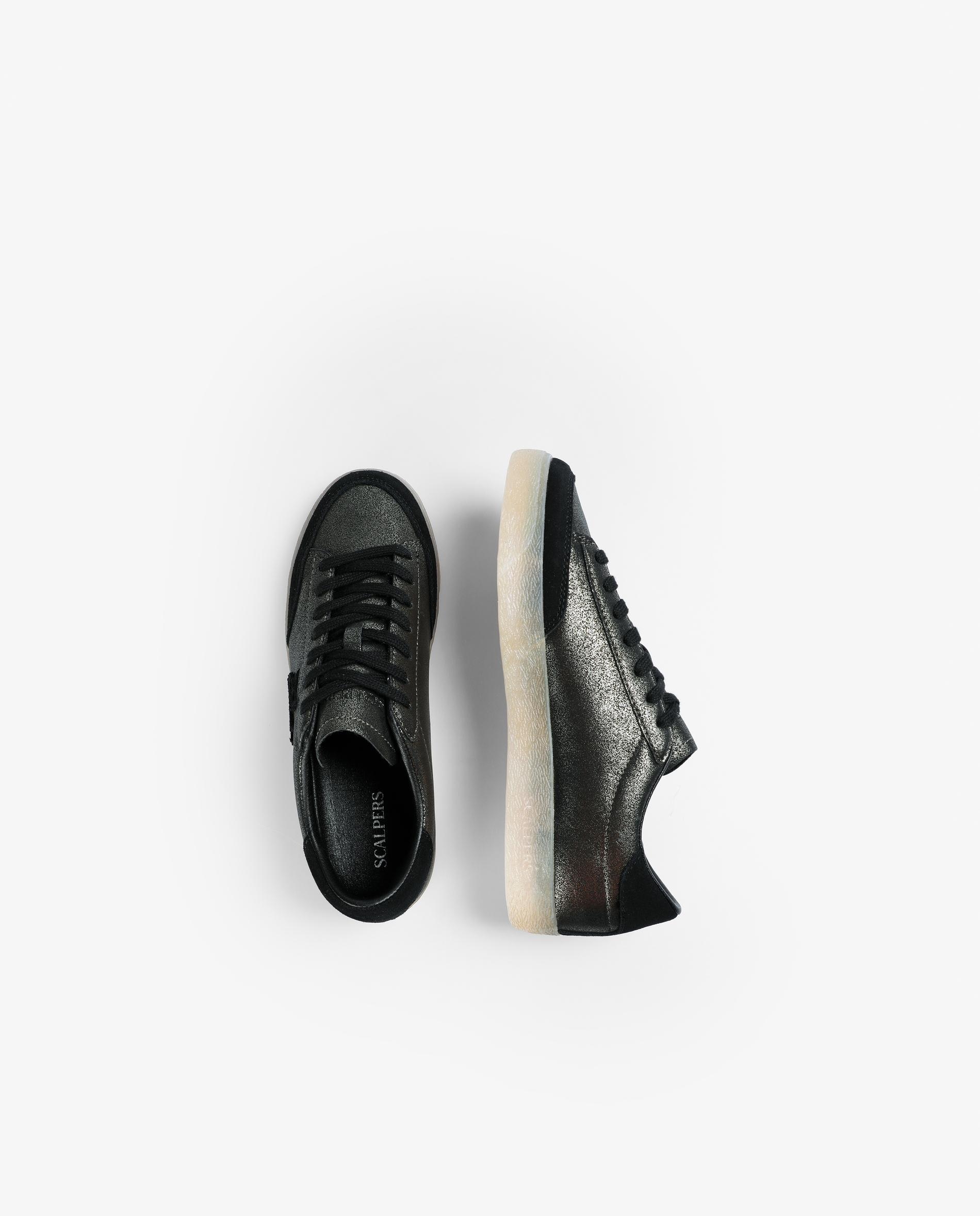 Sapatilhas Desportivas com Acabamento Efeito Metalizado e Logo Perfurado na Lateral Preto-8