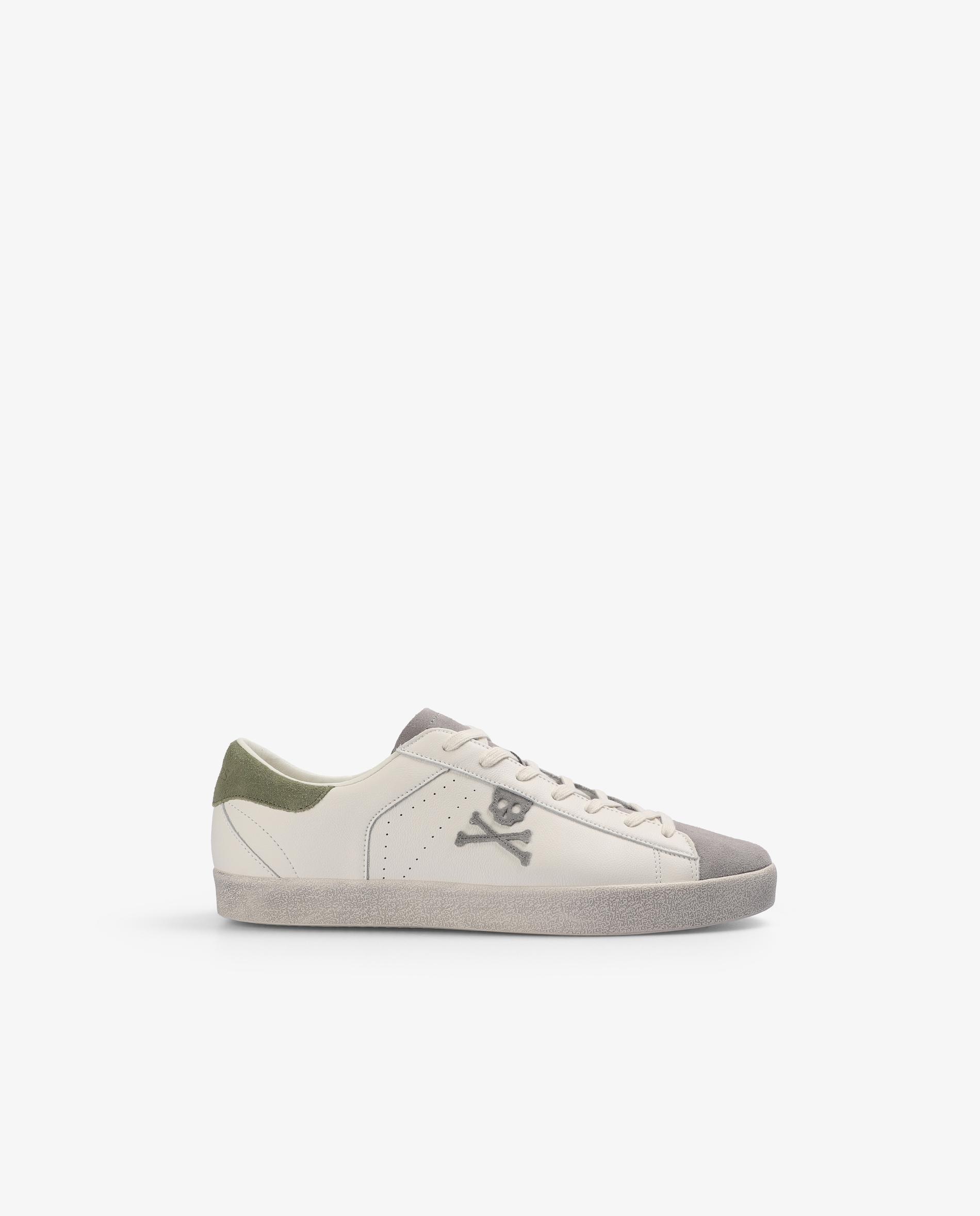 Imagem 0 de Sapatilhas Baixas com Caveira em Contraste