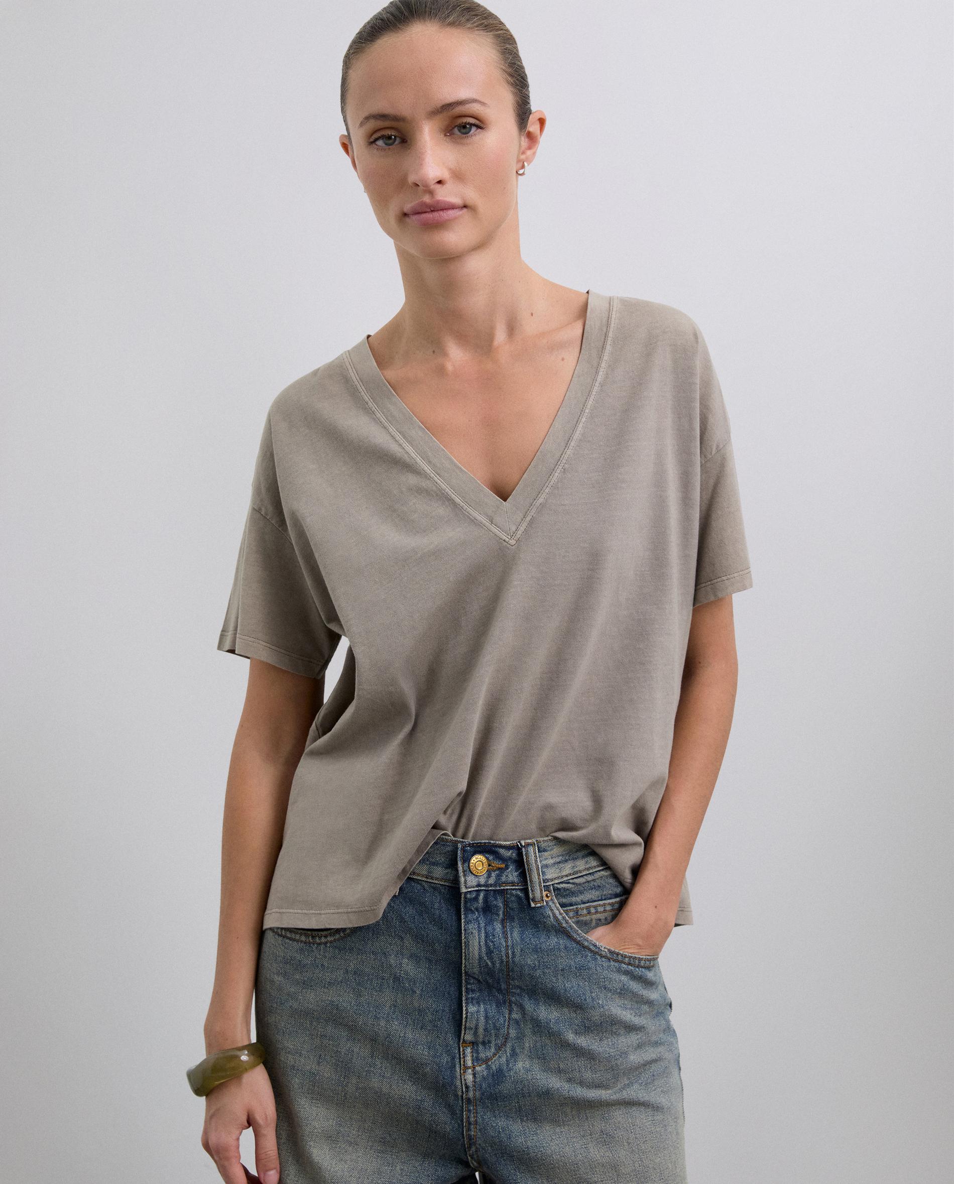 T-shirt de Manga Curta com Gola em V Taupe-1