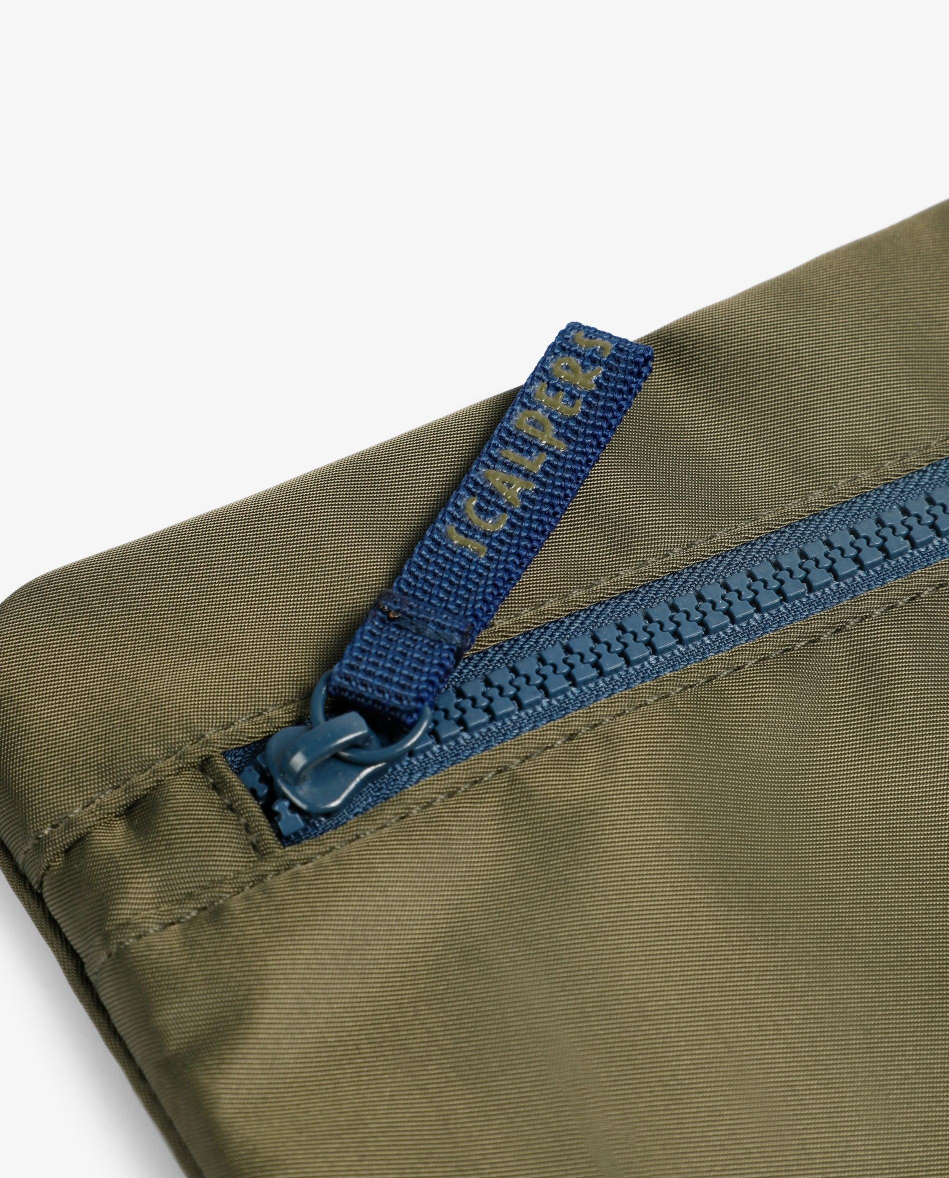 Estojo com Logo e Fecho Zip Caqui-5