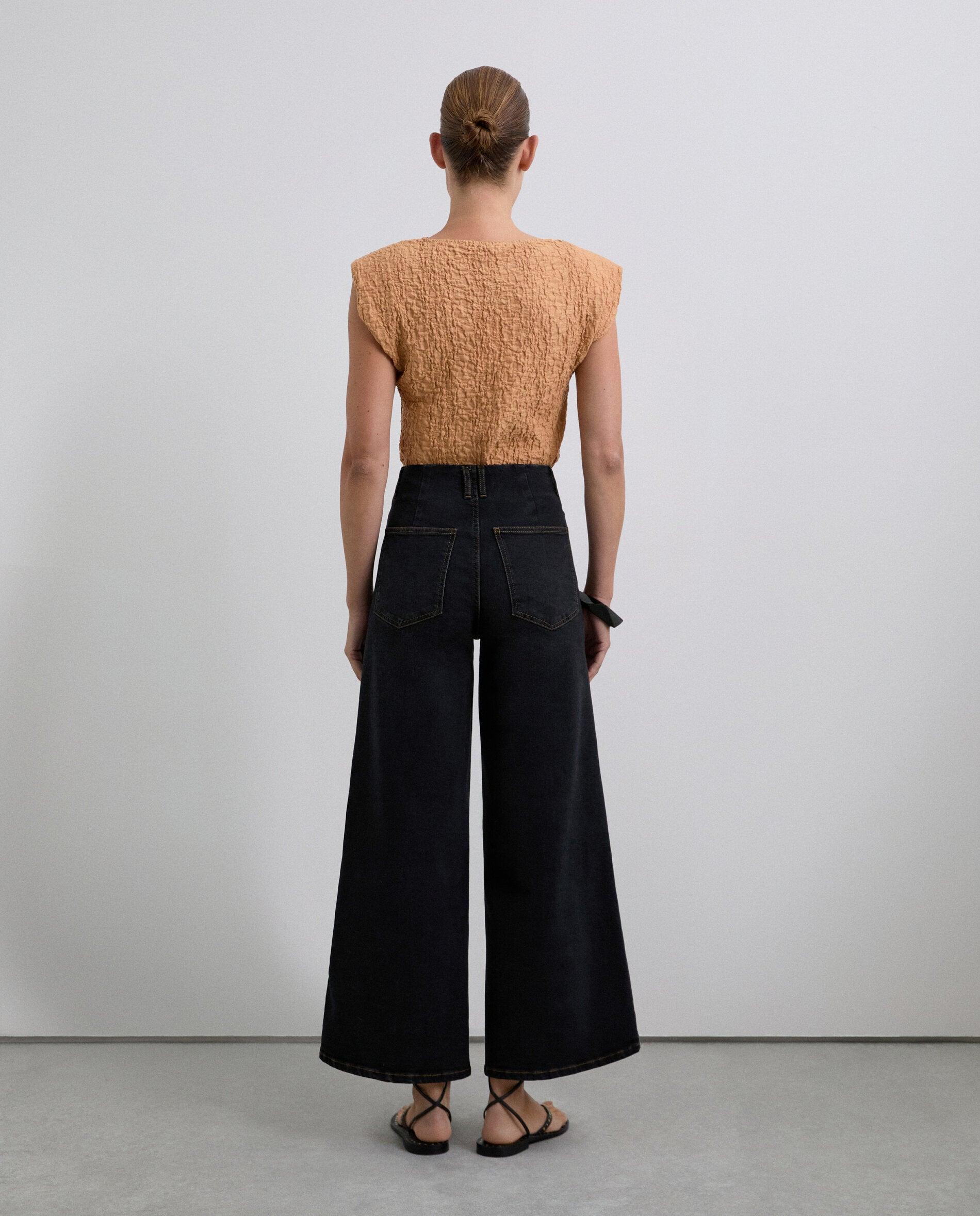 Jeans com Corte a Direito de Cintura Alta e Corte Culotte Preto-2