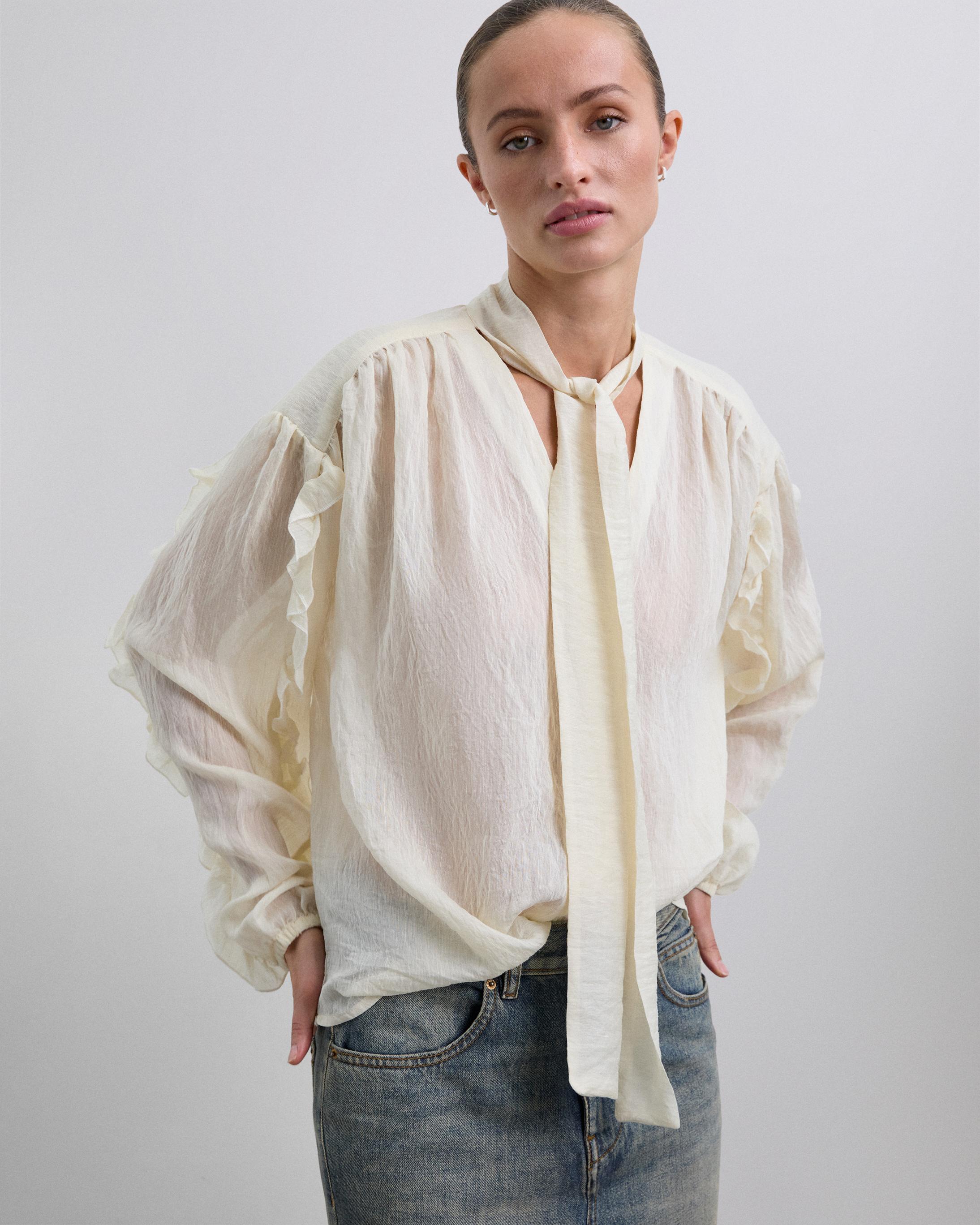 Blusa com Laçada e Folhos na Manga Cru-1