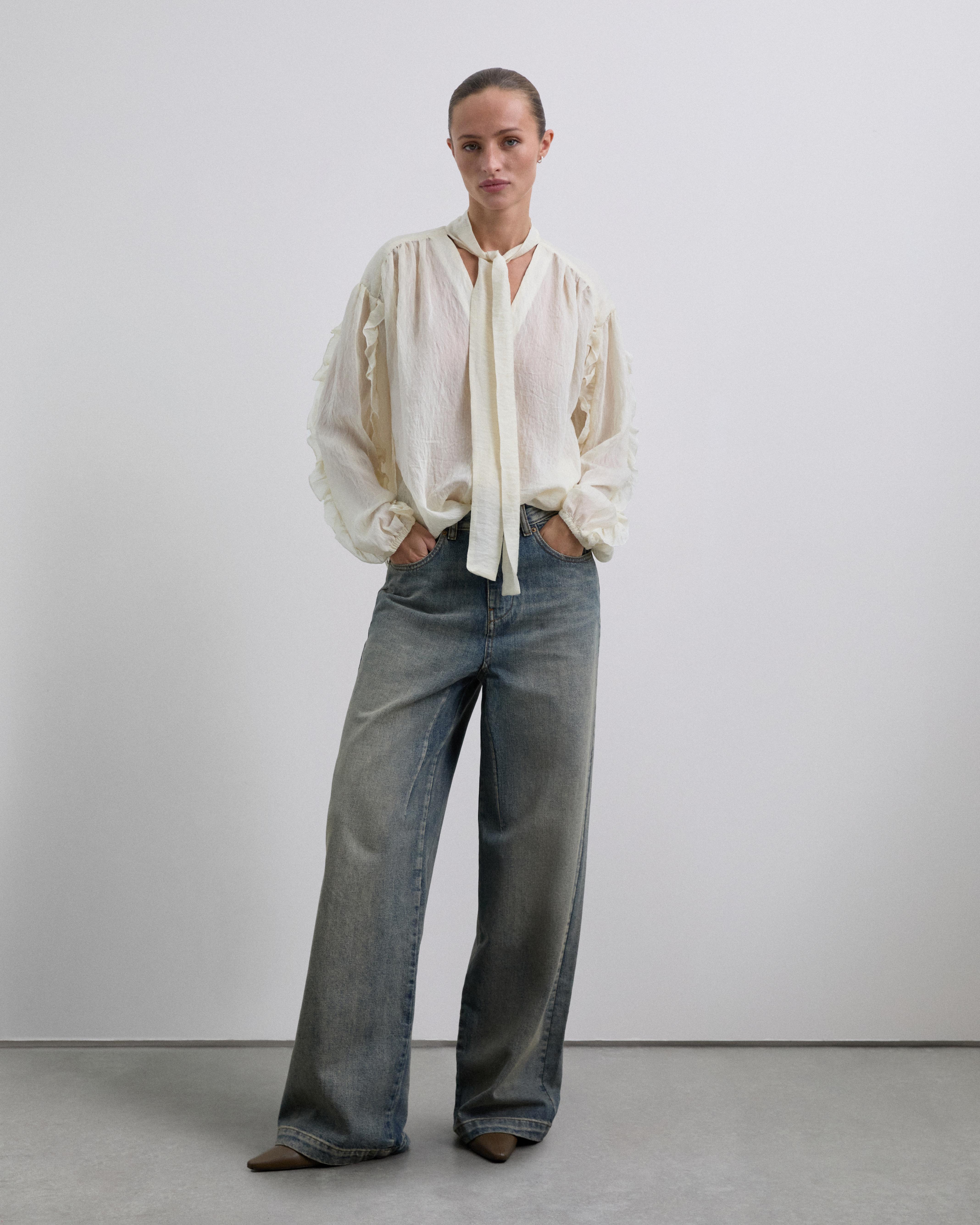 Blusa com Laçada e Folhos na Manga Cru-3