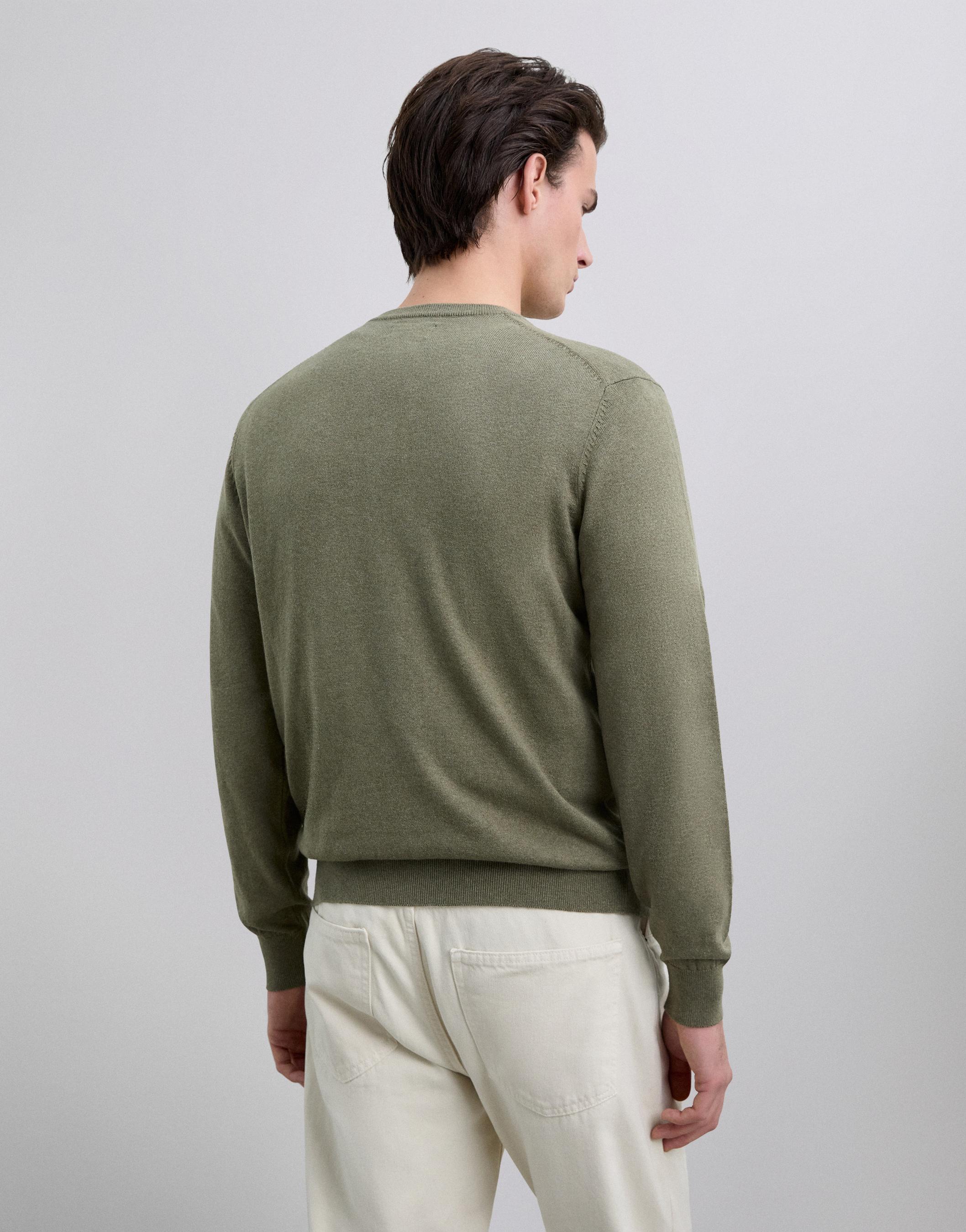 Camisola Regular Fit com Gola em V Caqui-3