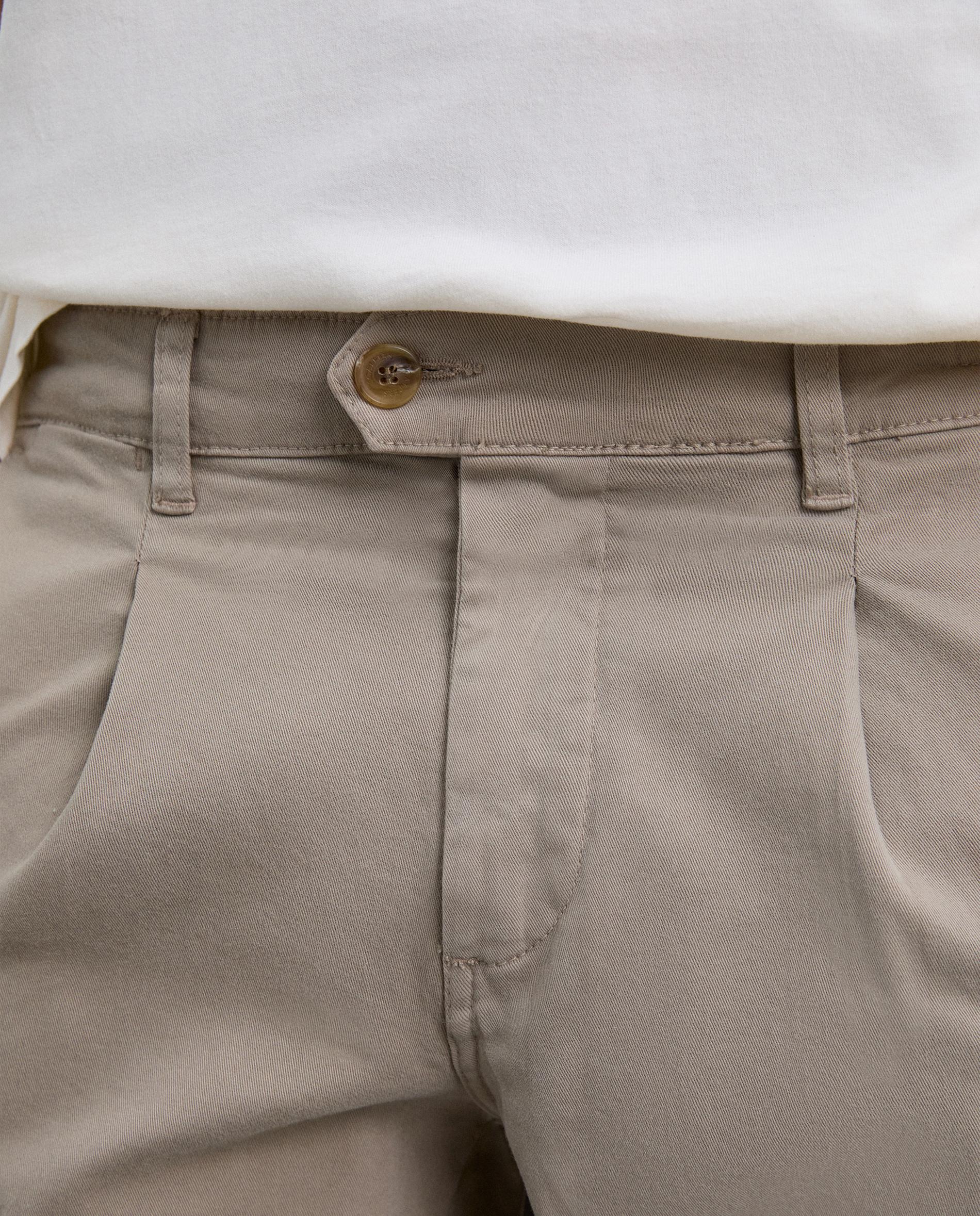Calças Chino Ligeiramente Elásticas com Pinças e Bolsos Castanho-pedra-4