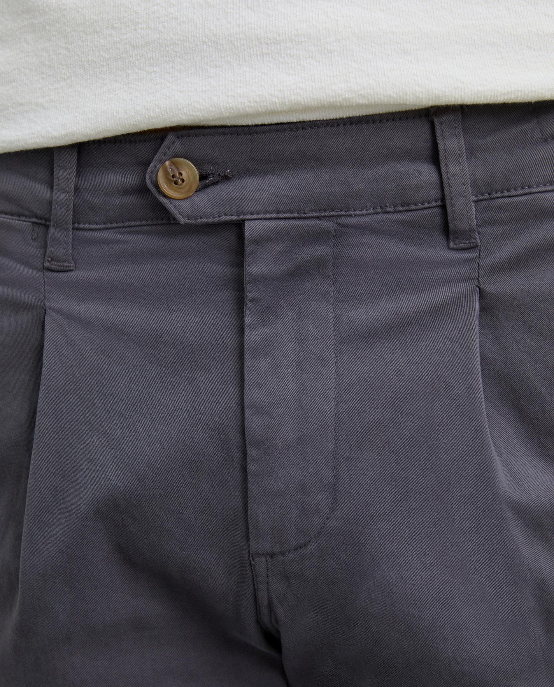 Calças Chino Ligeiramente Elásticas com Pinças e Bolsos Cinzento-escuro-4