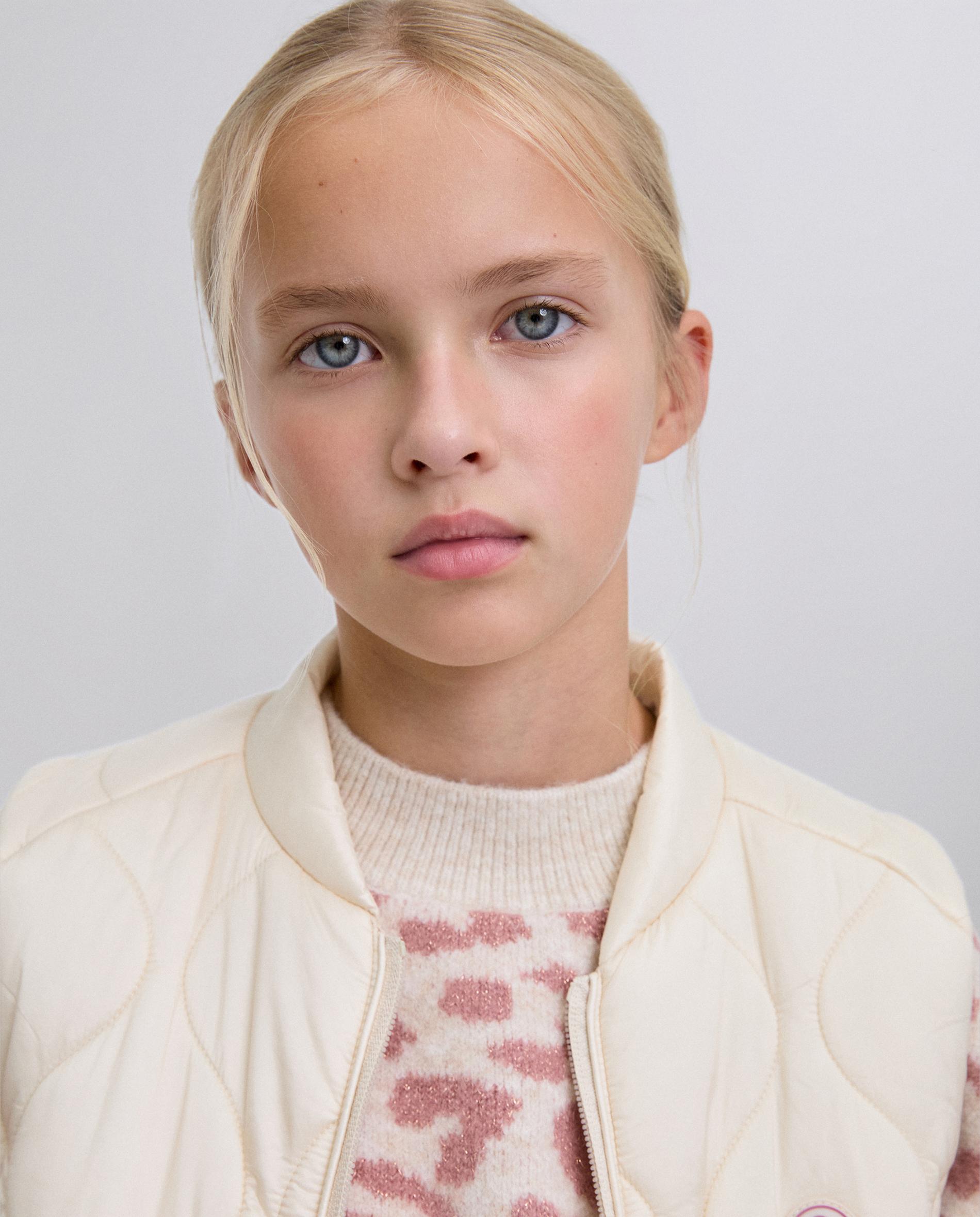 Colete Infantil Acolchoado com Logo Bordado Pérola-4