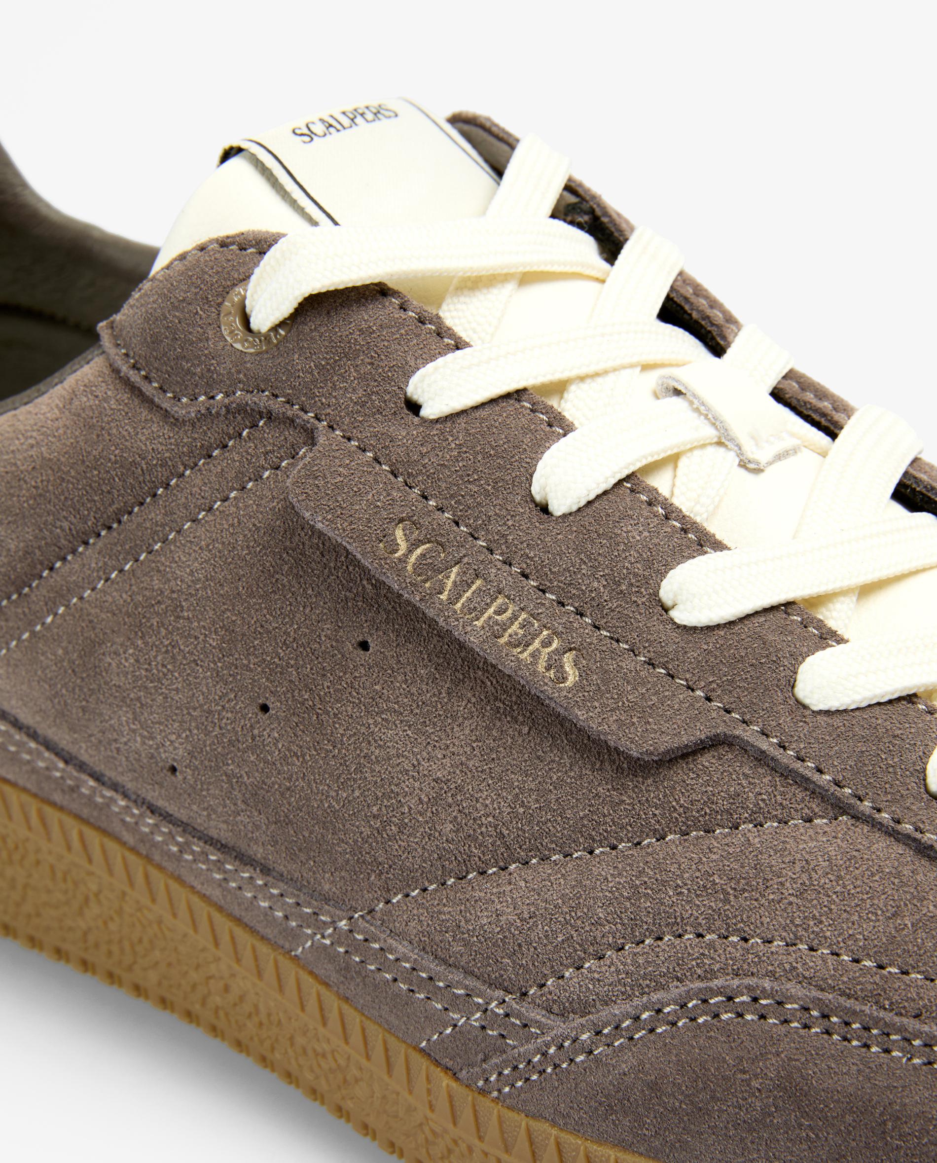 Sapatilhas de Estilo Retro em Camurça e Couro com Calcanhar em Contraste Taupe-6