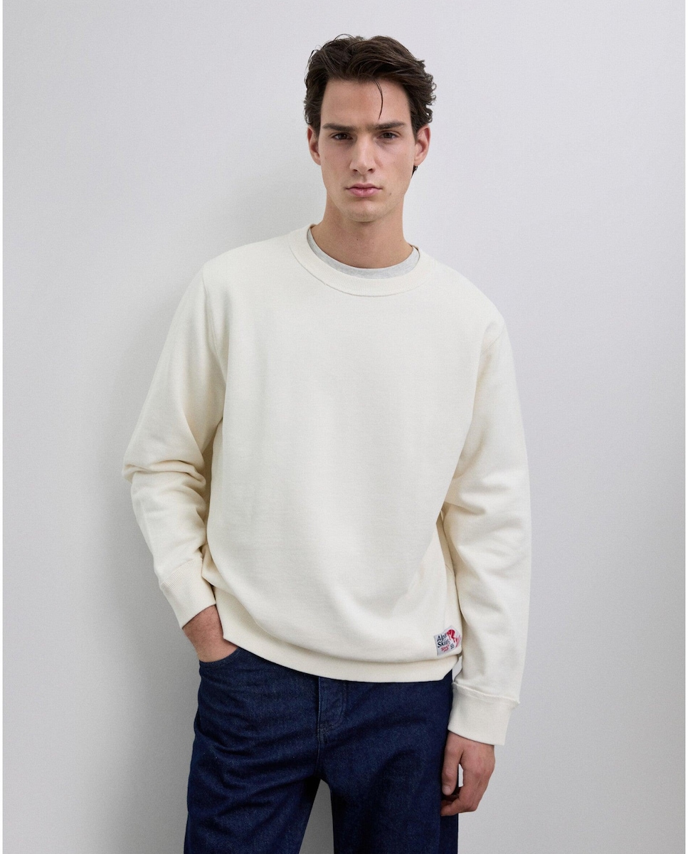 Sweatshirt com Gola Redonda e Gráfico Posterior Cru-1