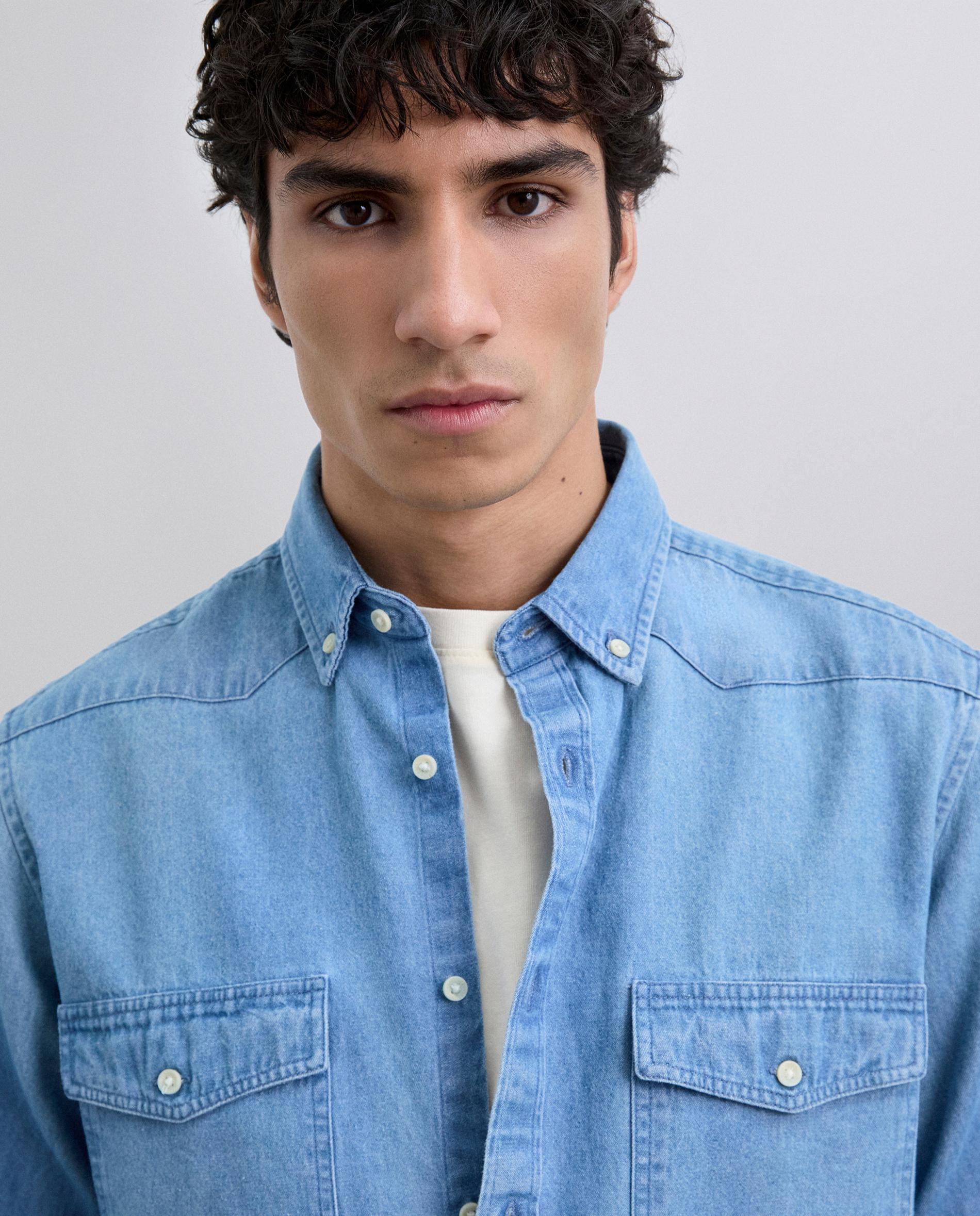 Camisa Jeans Regular Fit com Bolsos no Peito Azul-claro-4