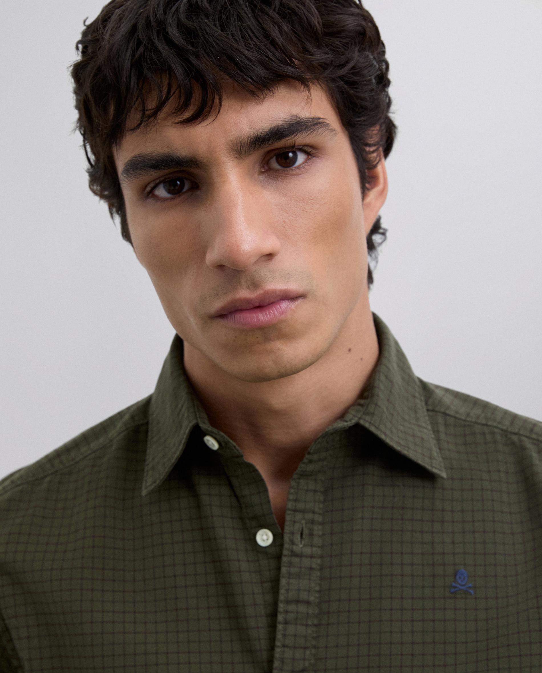 Camisa Aos Quadrados com Gola Clássica e Logo Bordado em Contraste Verde-4