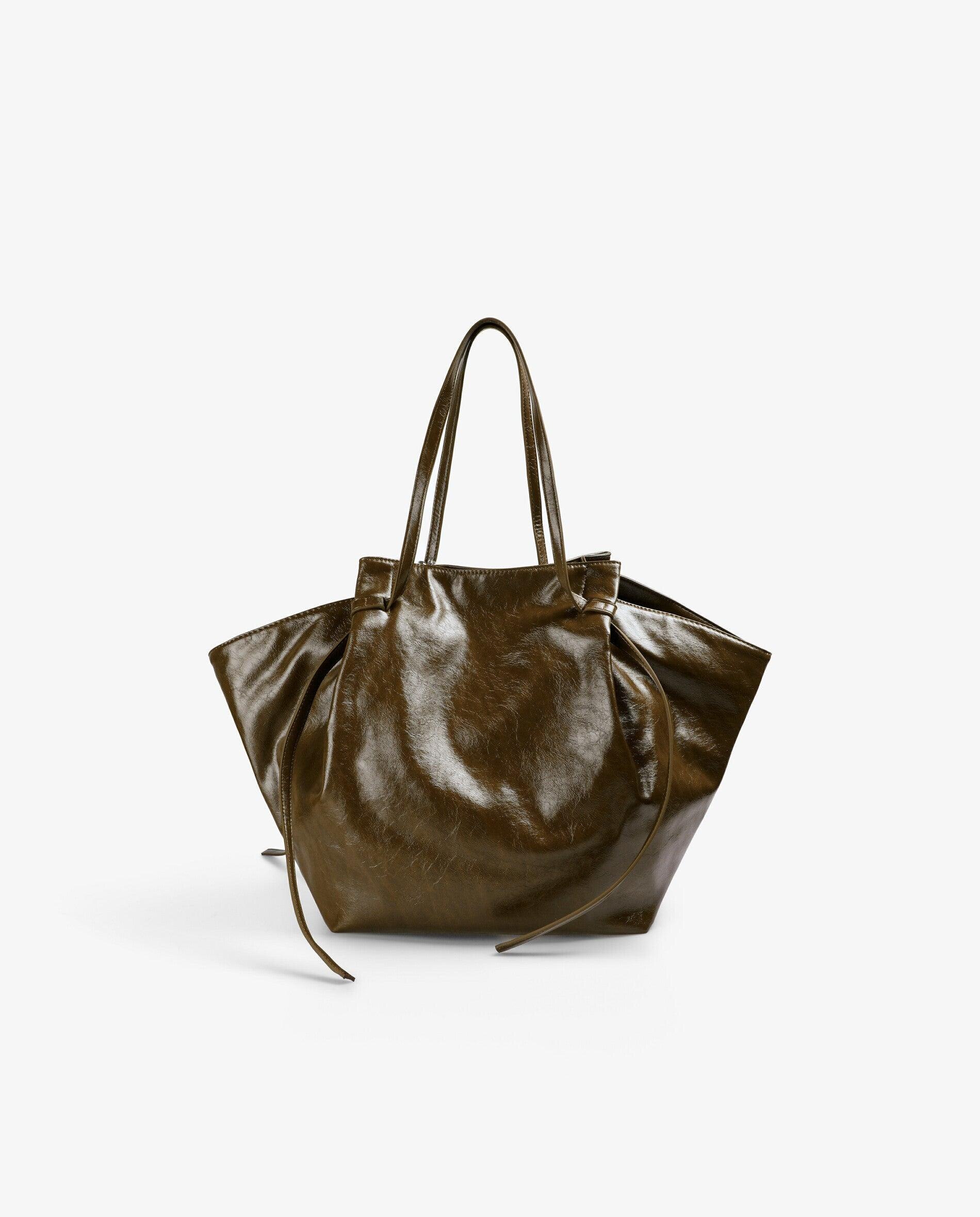 Shopper com Acabamento Brilhante e Porta-moedas em Conjunto Castanho-2