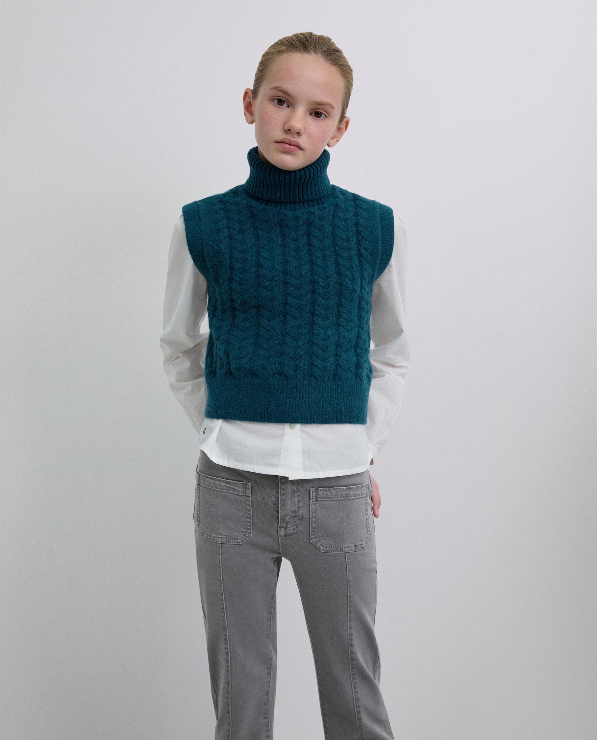 Imagem 0 de Colete Infantil de Gola Alta e Acabamentos em Rib