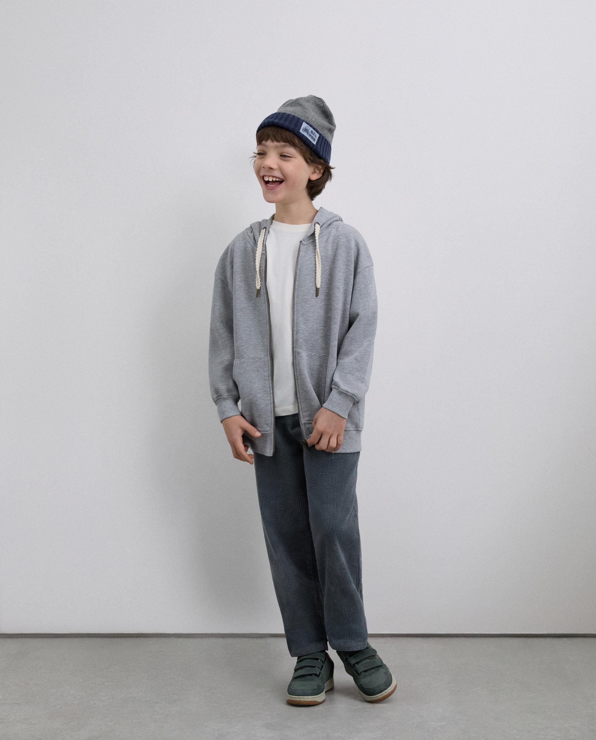 Sweatshirt com Capuz Infantil com Fecho Zip e Logo nas Costas Cinzento-claro-3