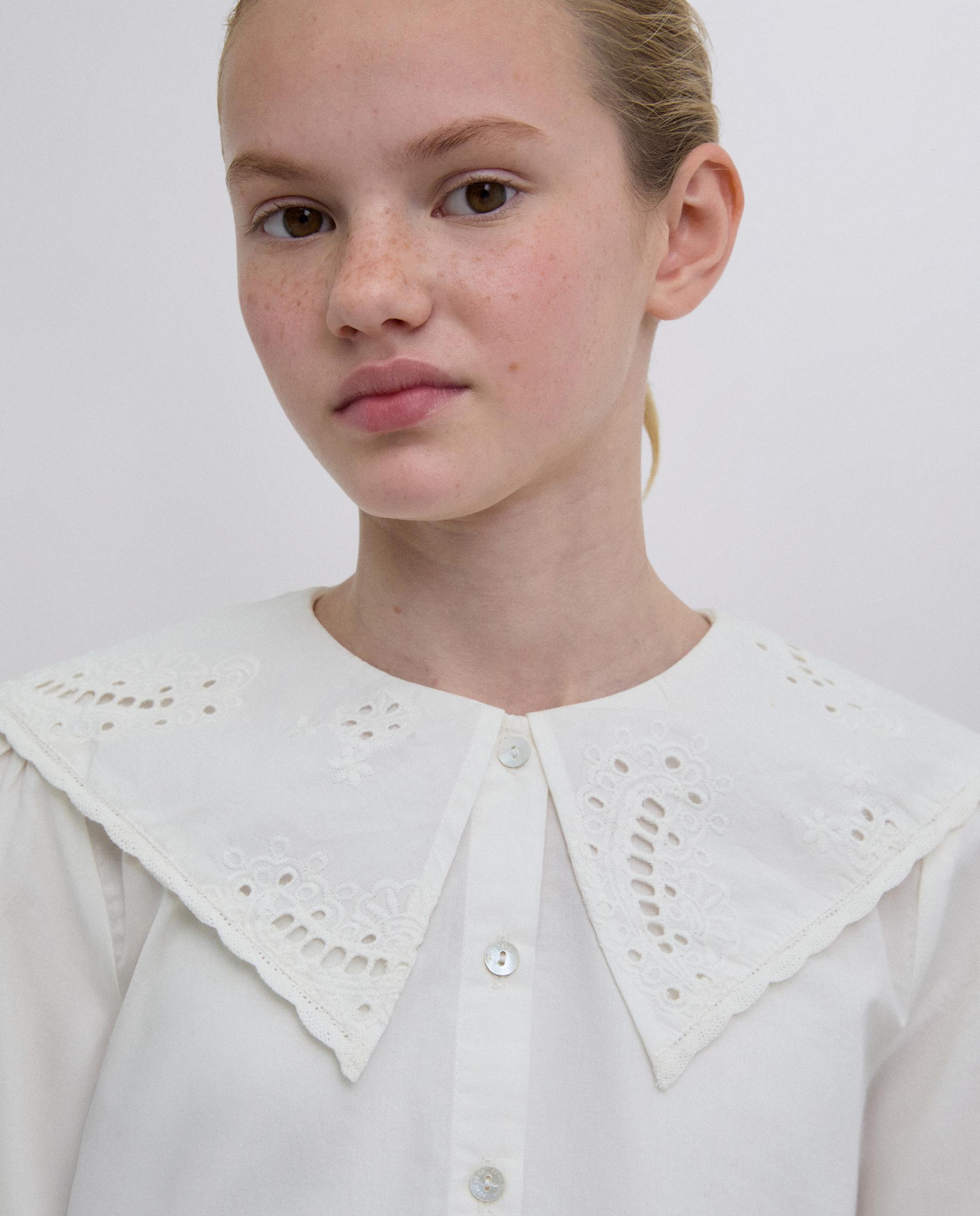 Blusa Infantil com Detalhe Bordado na Gola e Acabamento em Ondas Scalpers Branco-4