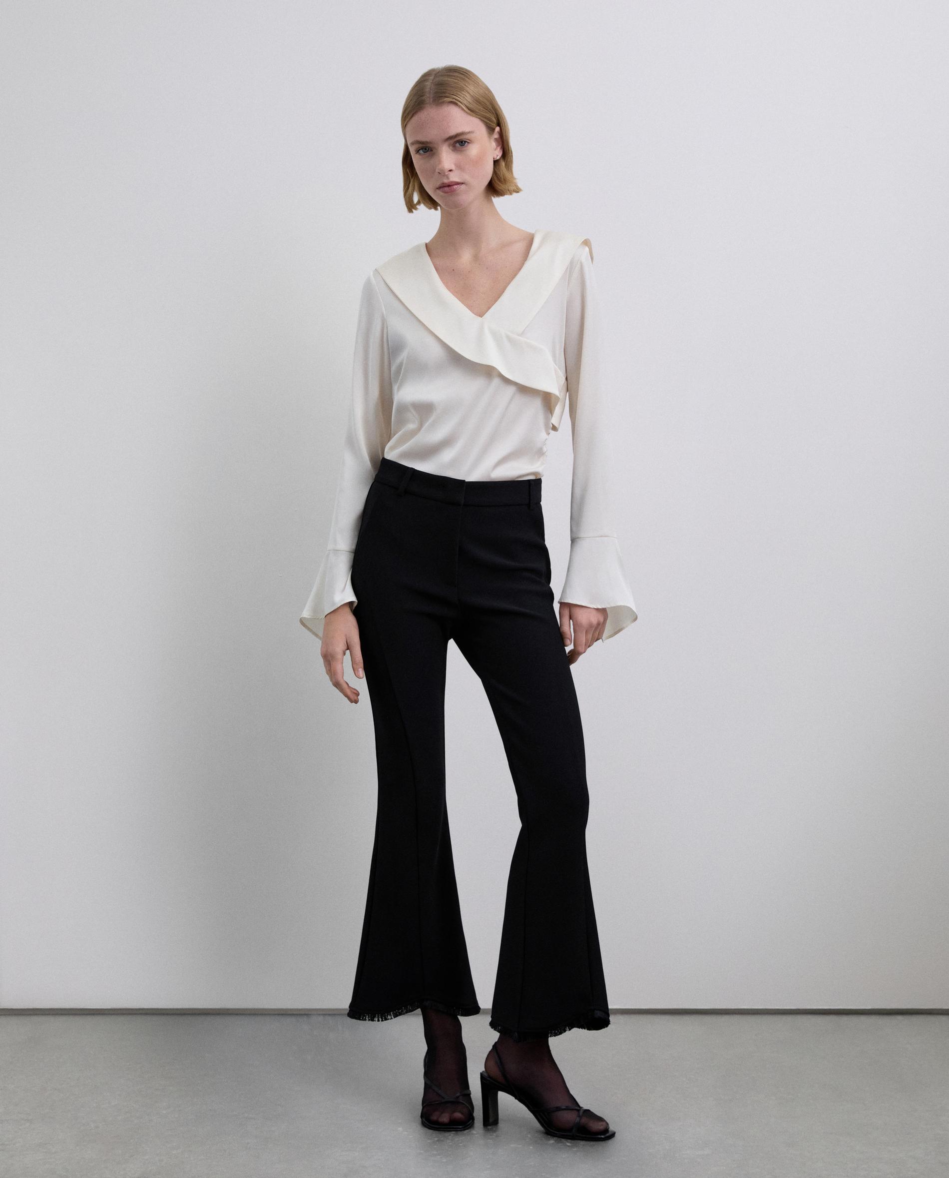 Imagem 0 de Calças à Boca de Sino com Bainha Desfiada