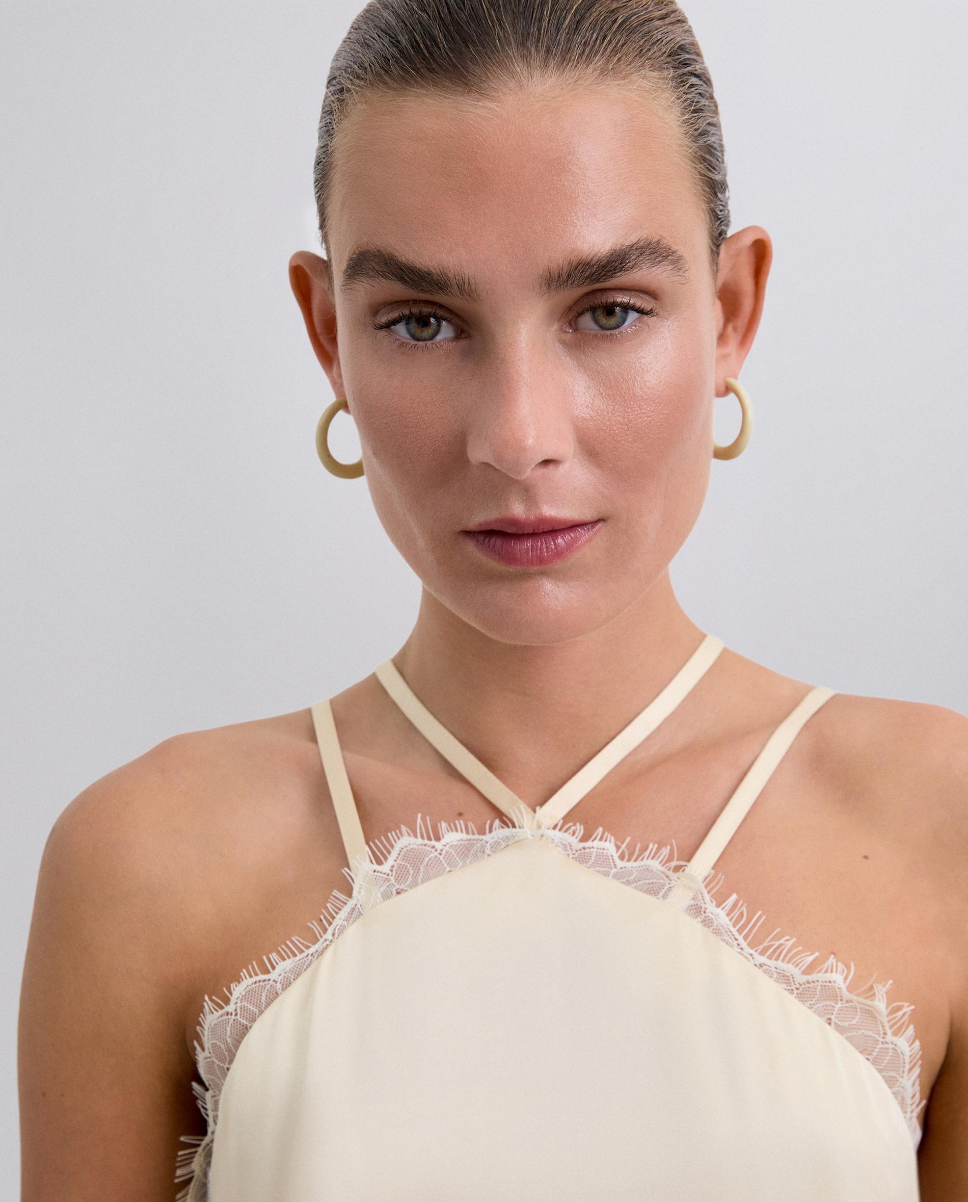Vestido Acetinado de Alças com Detalhe de Renda Cru-4