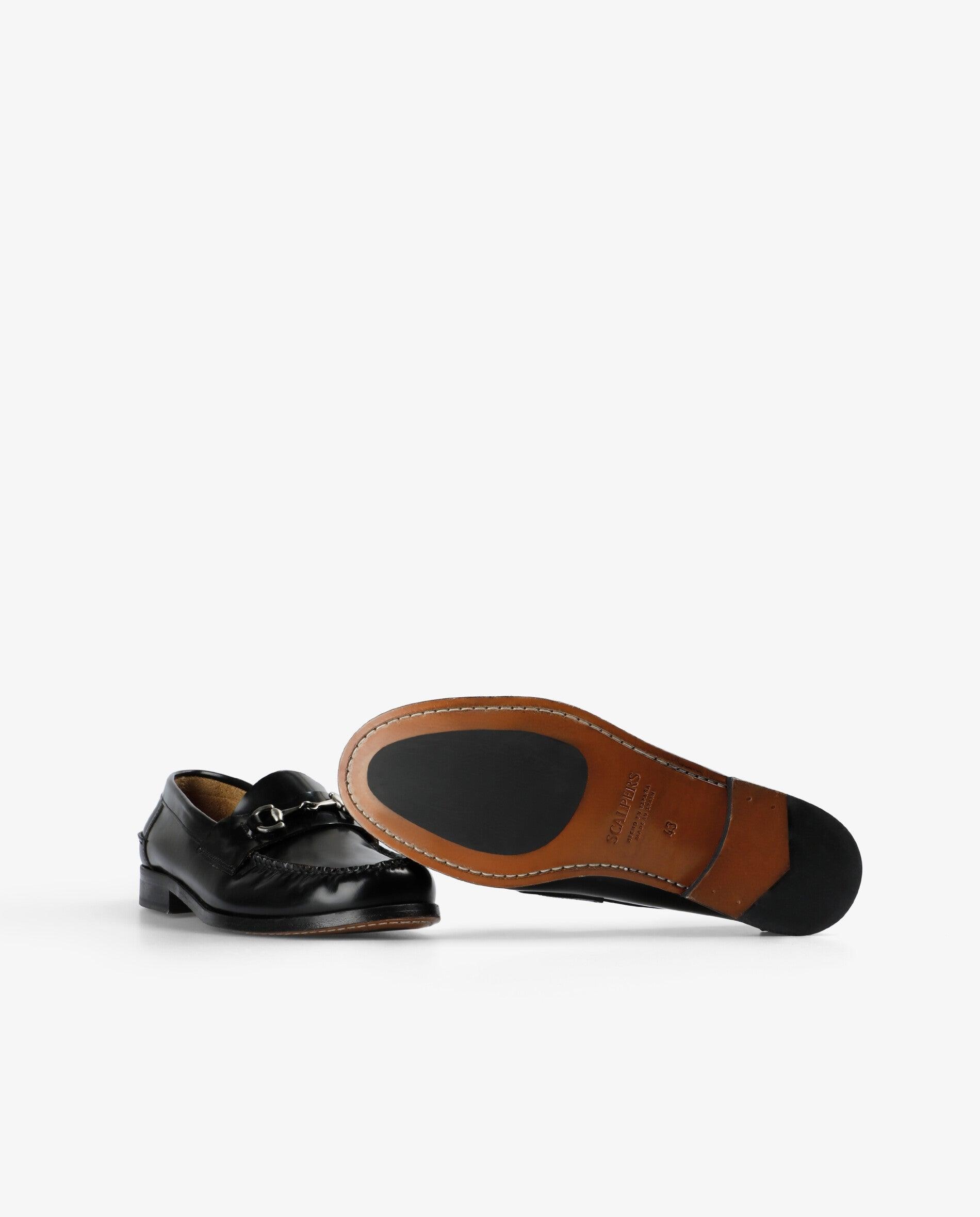 Mocassins de Pele com Acabamento Brilhante Preto-4