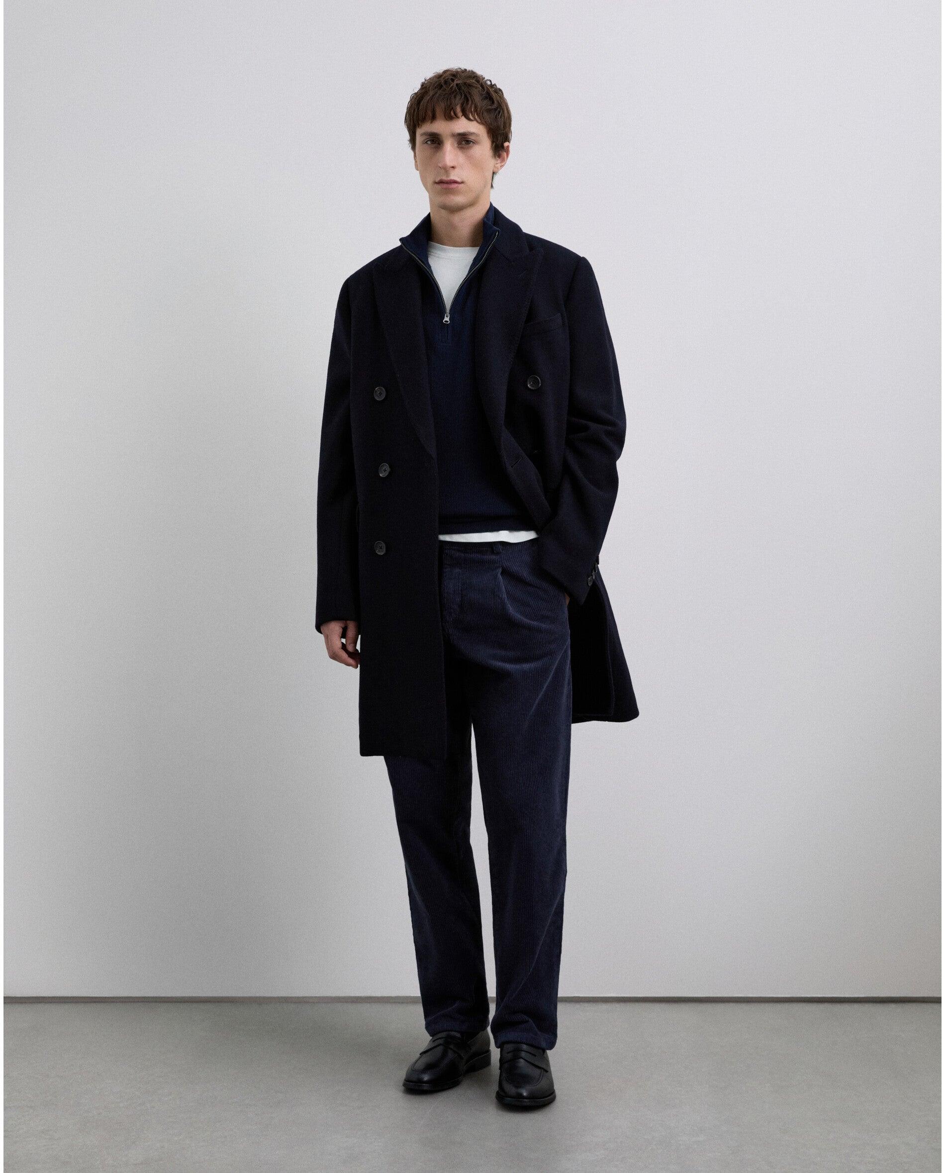 Imagem 0 de Calças de Bombazina com Corte a Direito e Pinças