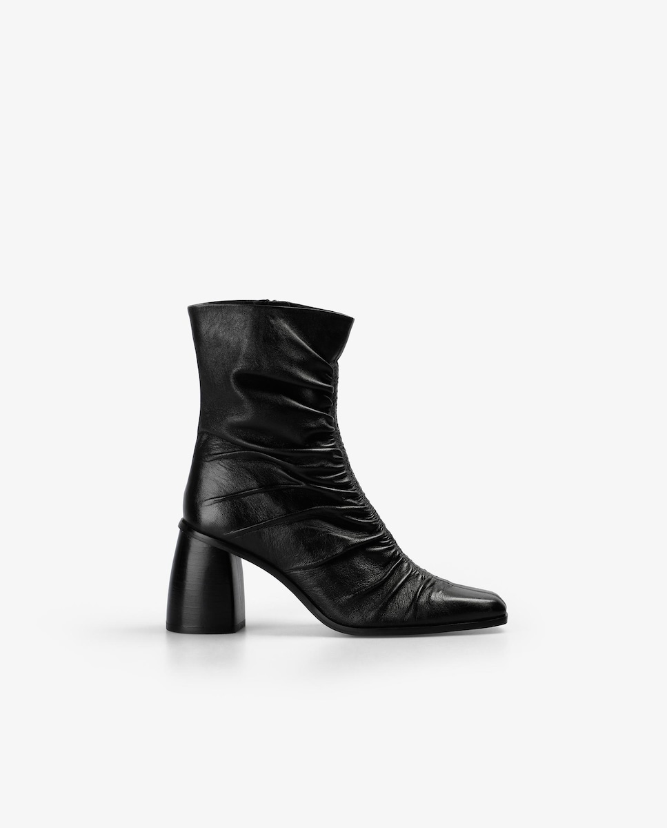 Botins de Pele com Detalhe de Efeito Drapeado Preto-1