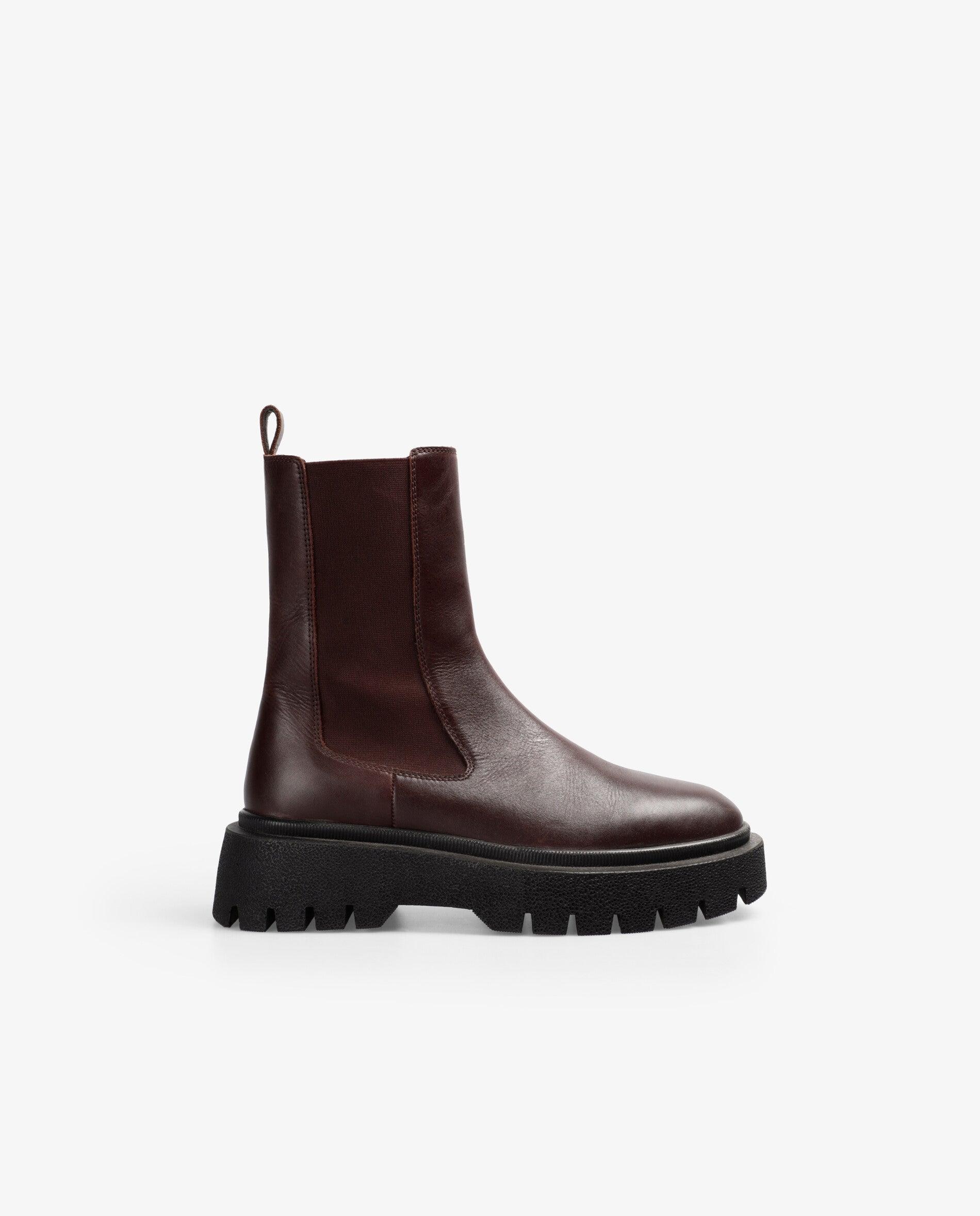 Imagem 0 de Botas de Sola Track Estilo Chelsea de Pele