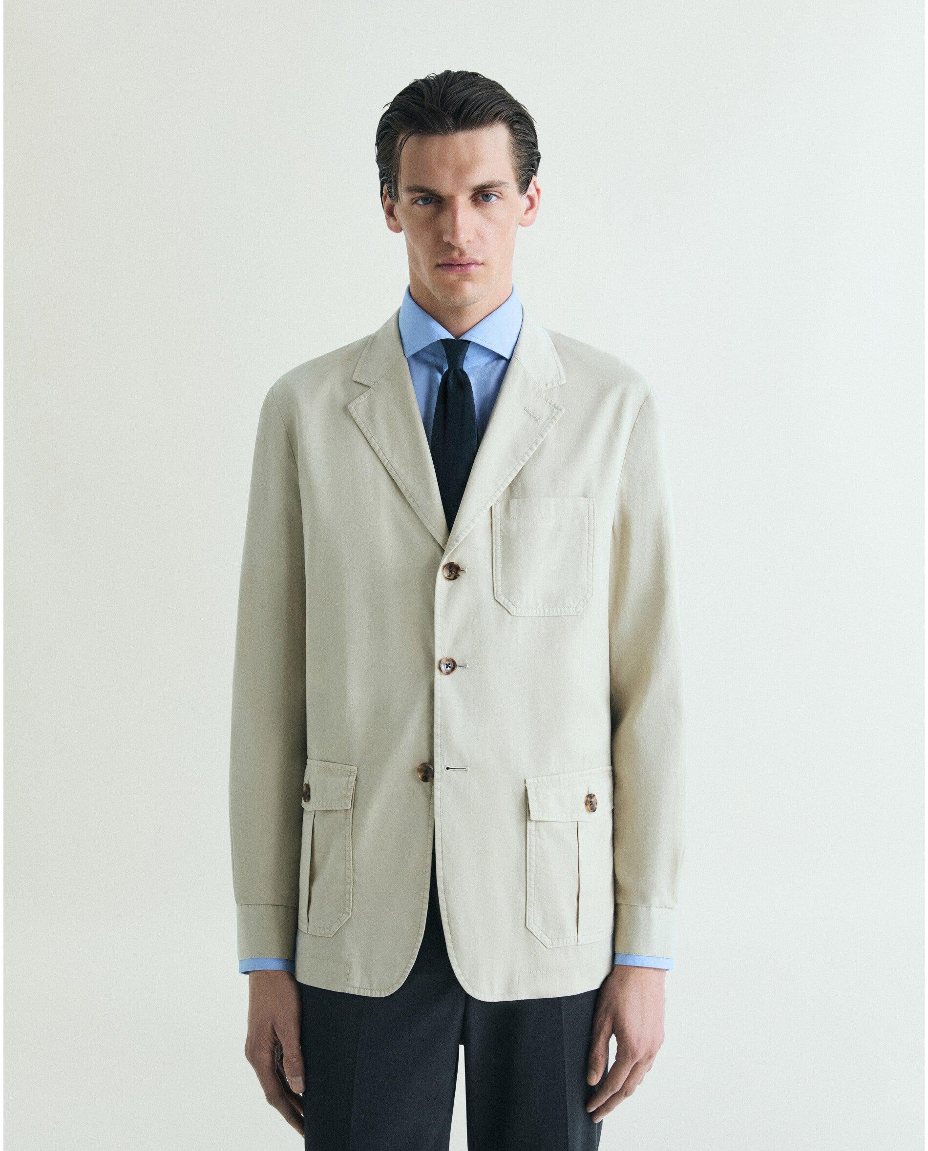 Blazer Regular Fit com Bolsos de Aba Bege-1