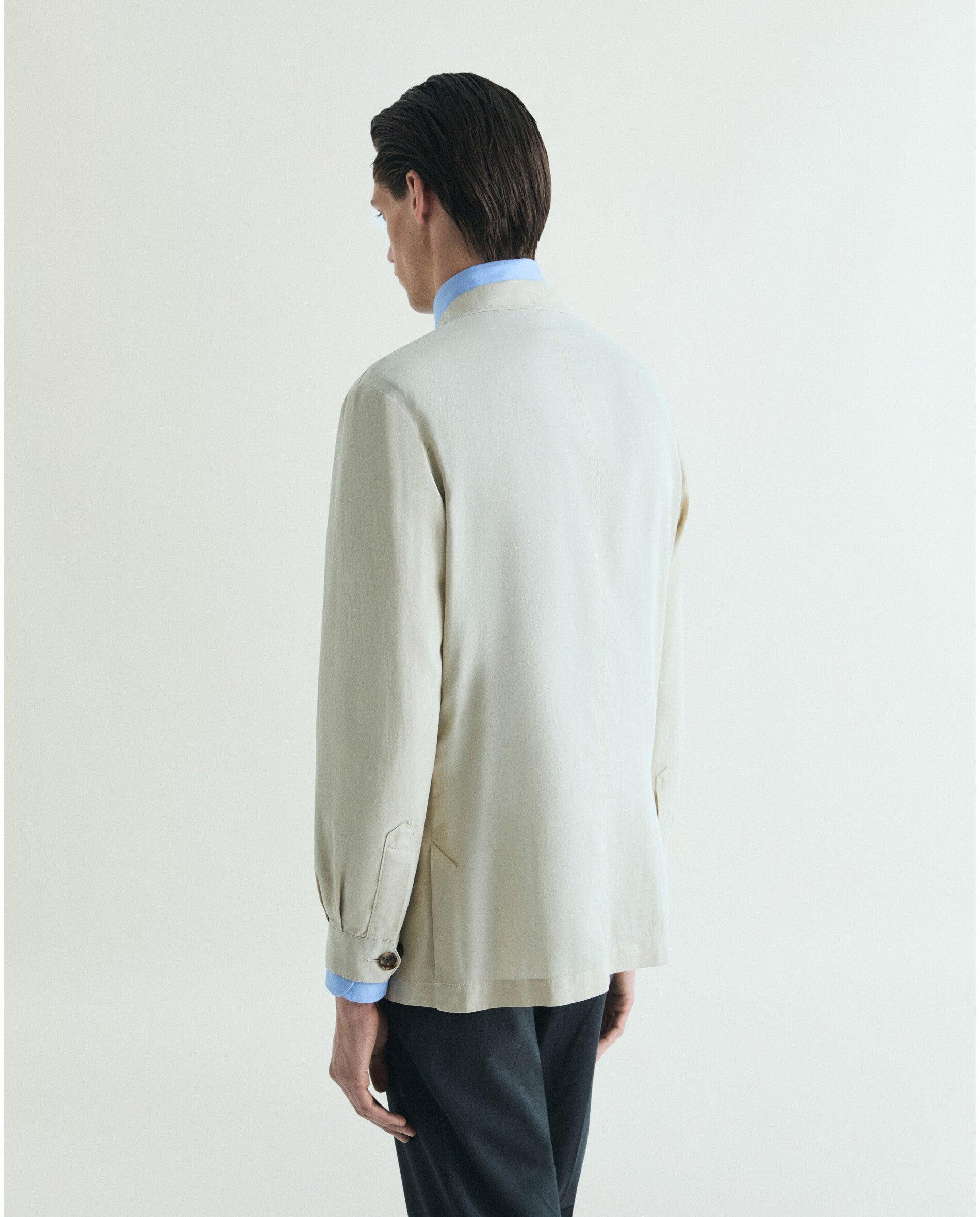 Blazer Regular Fit com Bolsos de Aba Bege-2