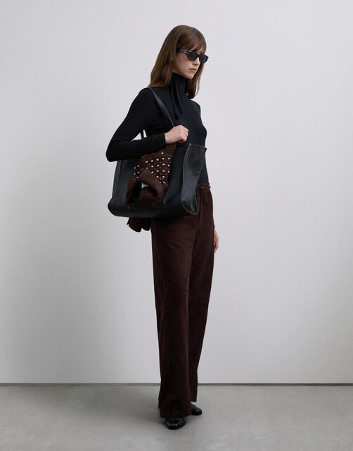 Imagem 0 de Calças de Corte a Direito em Camurça com Cordão de Ajuste