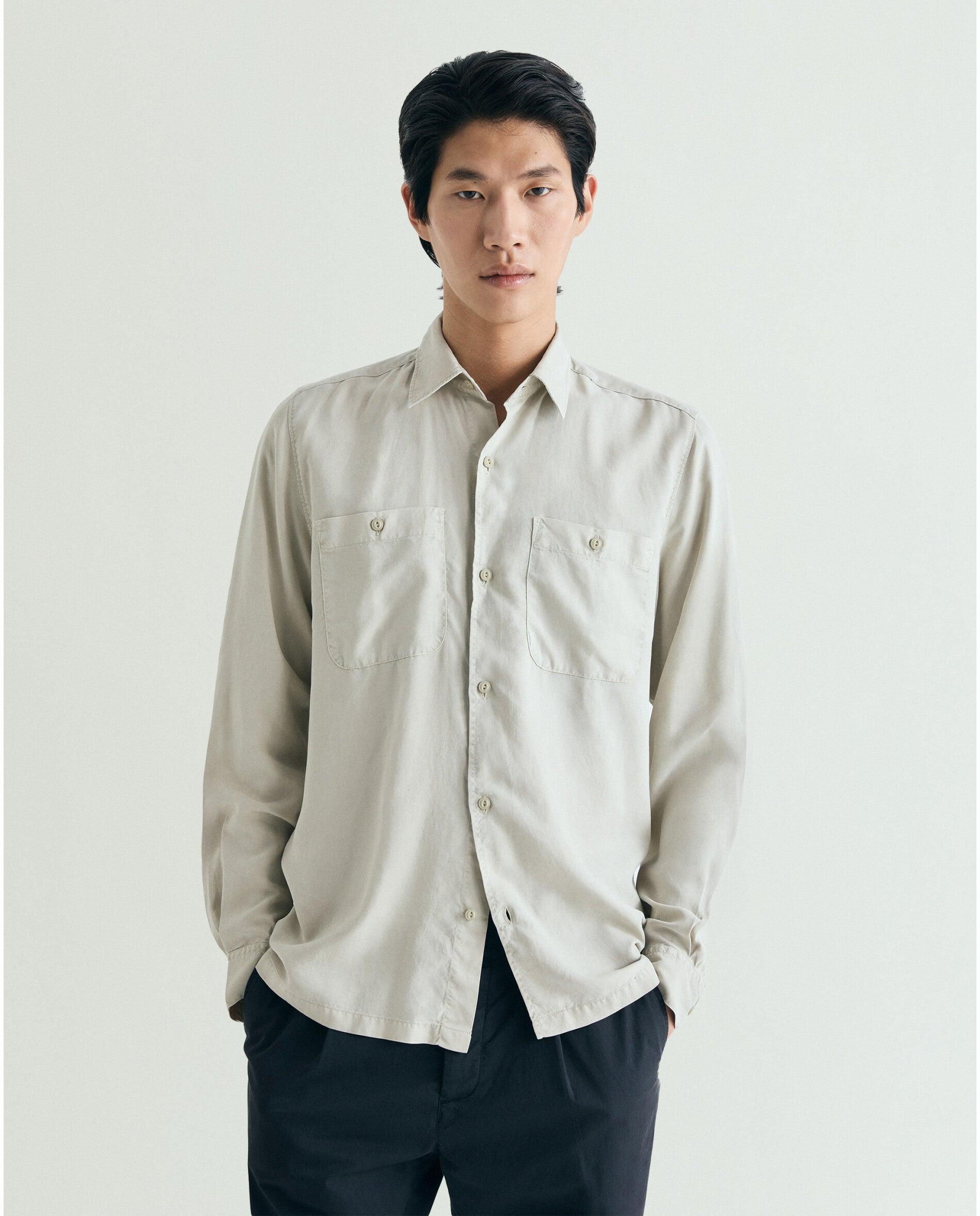 Imagem 0 de Camisa Regular Fit com Bolsos Patch no Peito