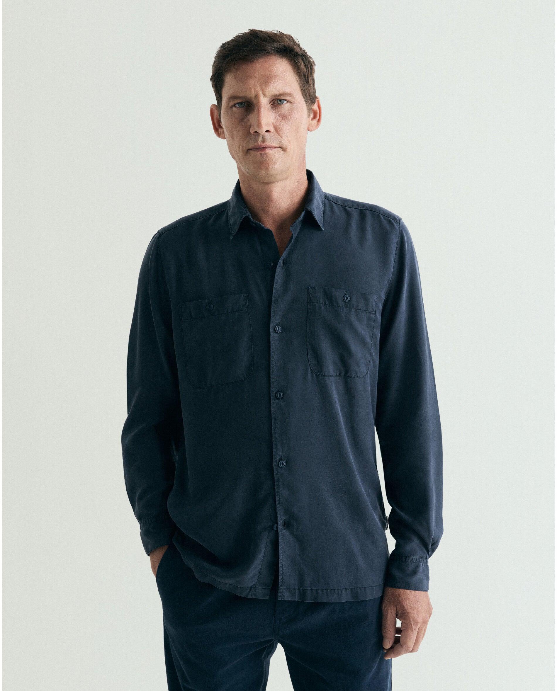 Imagem 0 de Camisa Regular Fit com Bolsos no Peito