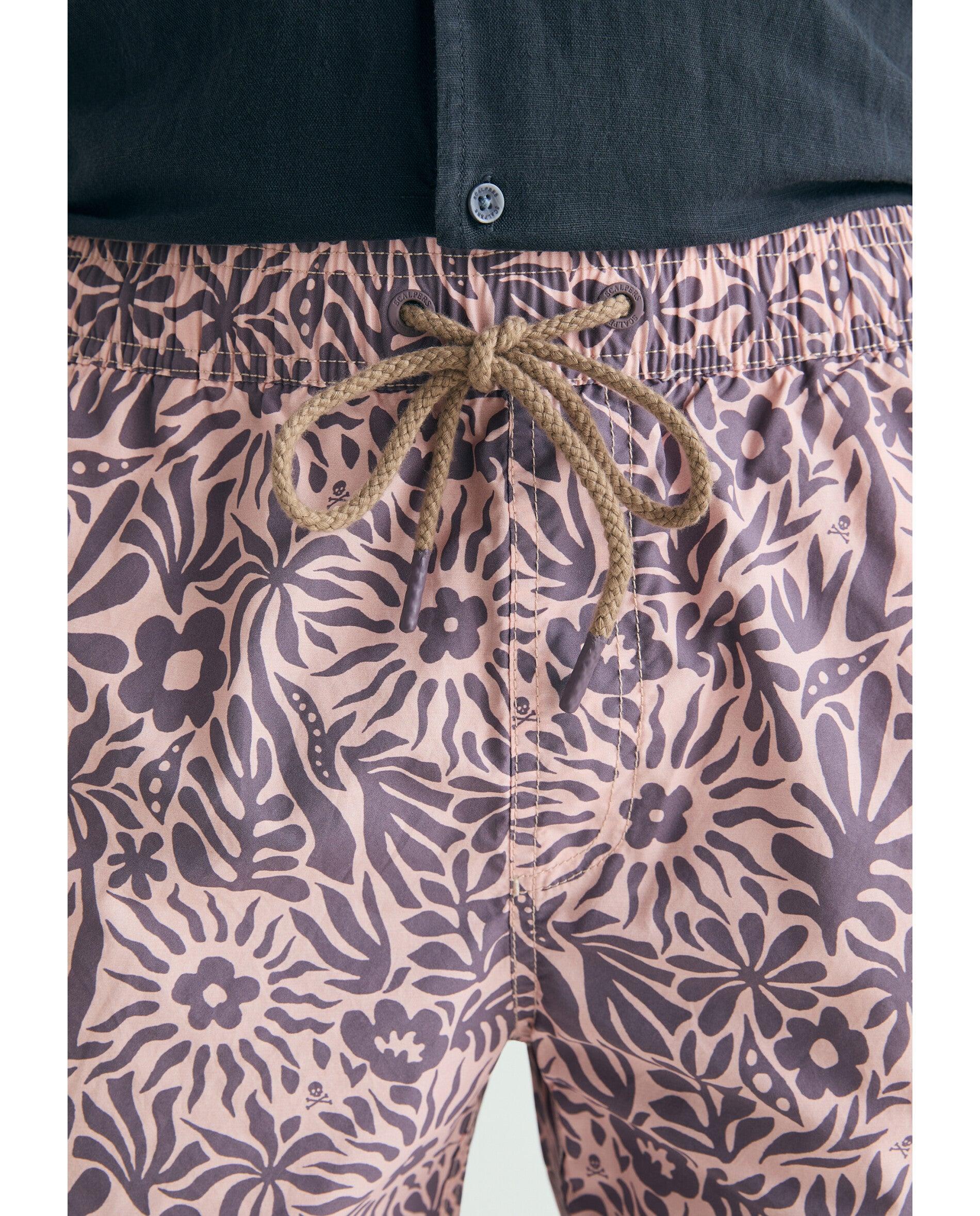 Fato de Banho Bermuda com Estampado Flora e Bolso Posterior Rosa-4