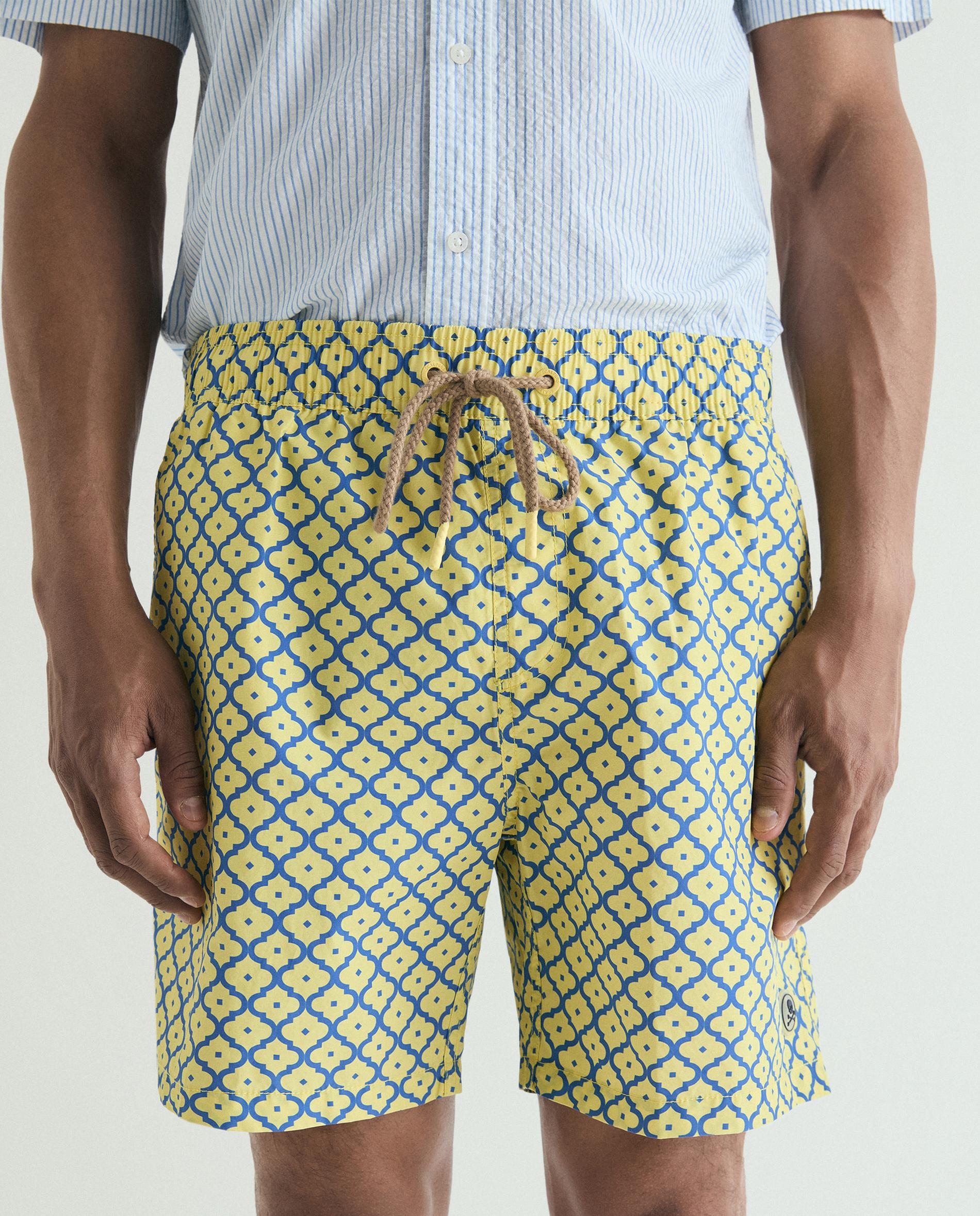 Fato de Banho Bermuda Estampado com Bolso Posterior Amarelo-2