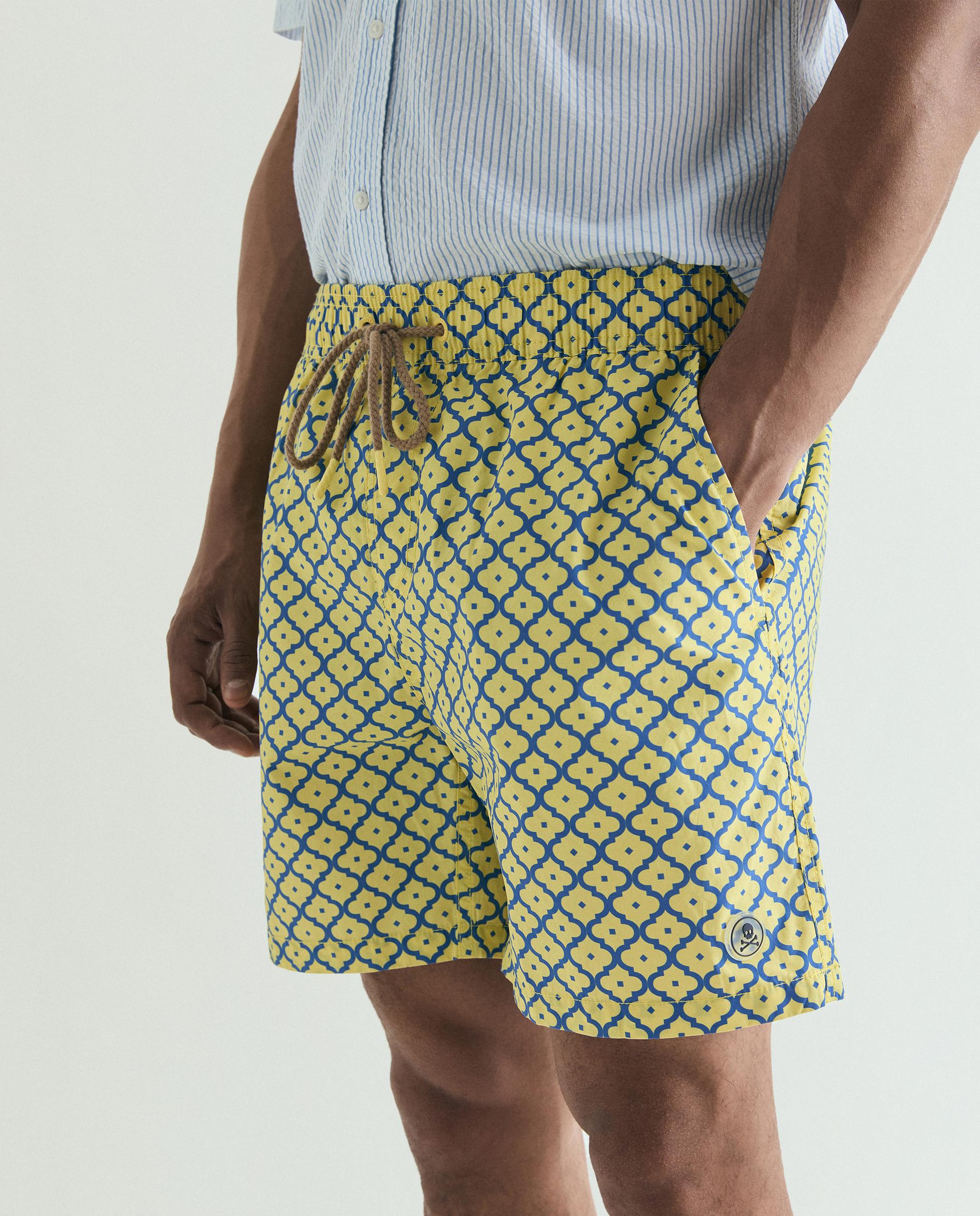 Fato de Banho Bermuda Estampado com Bolso Posterior Amarelo-4