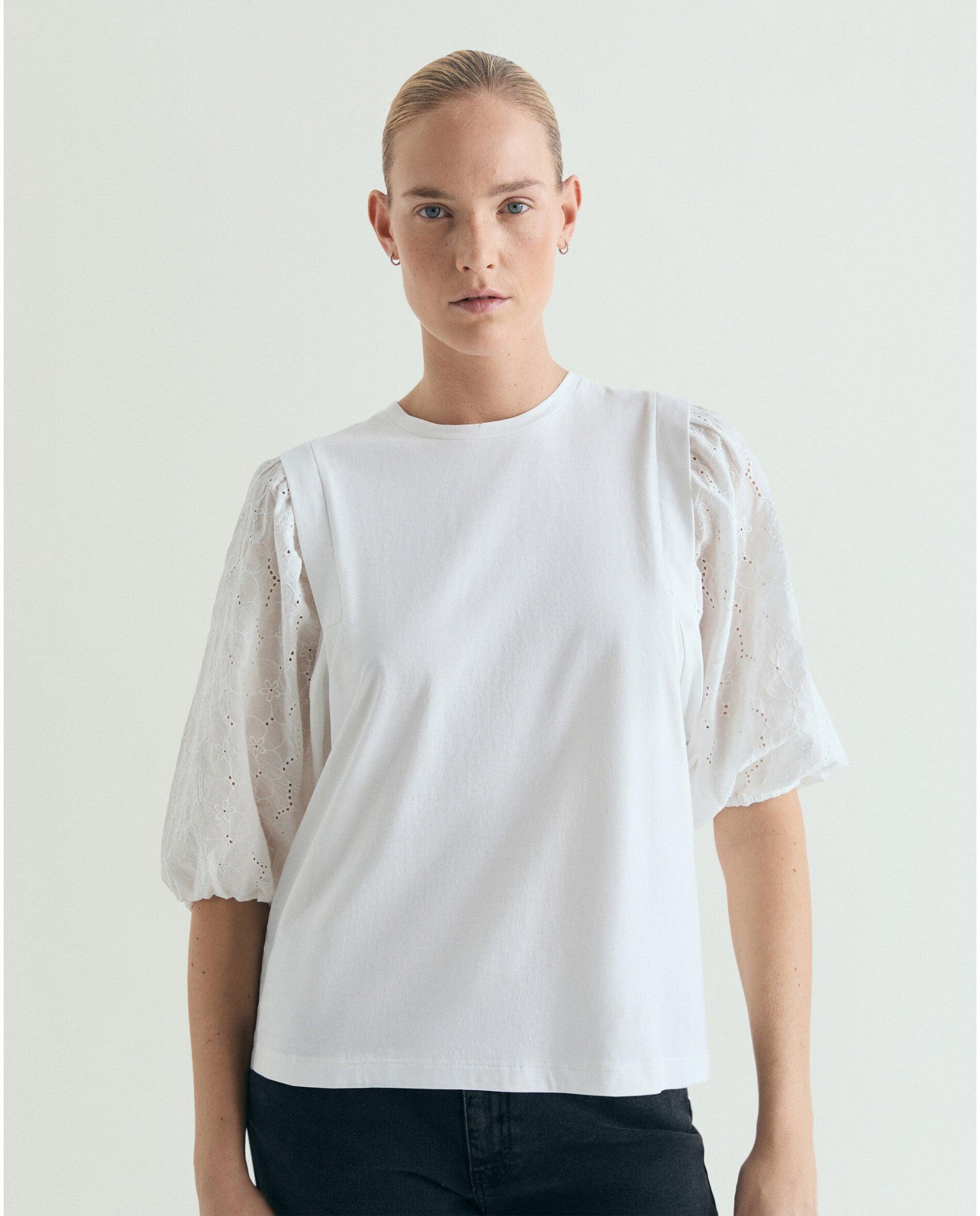 Imagem 0 de T-shirt com Mangas Abalonadas e Detalhes Perfurados