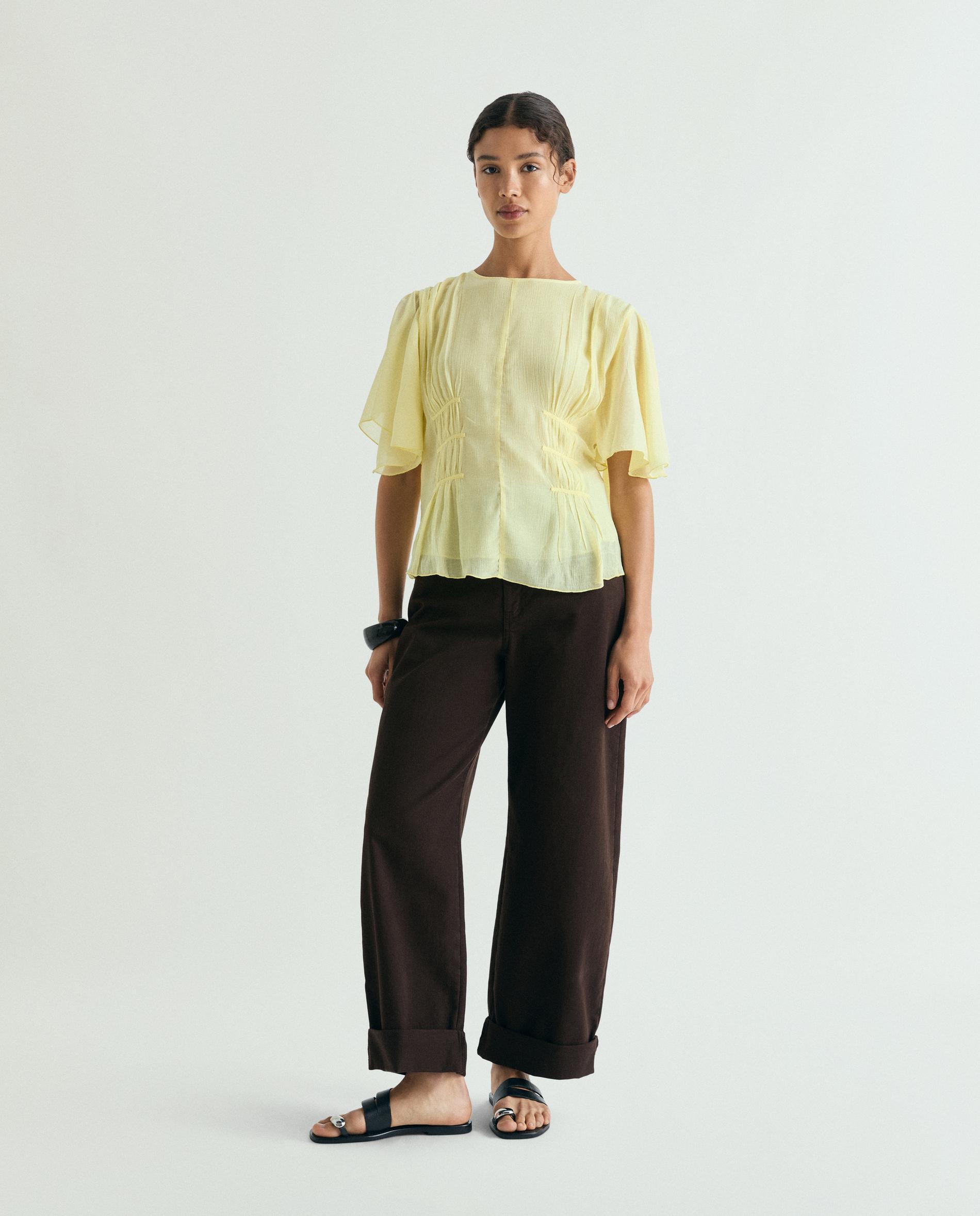Blusa em Tecido Fluido com Franzidos na Cintura Amarelo-3
