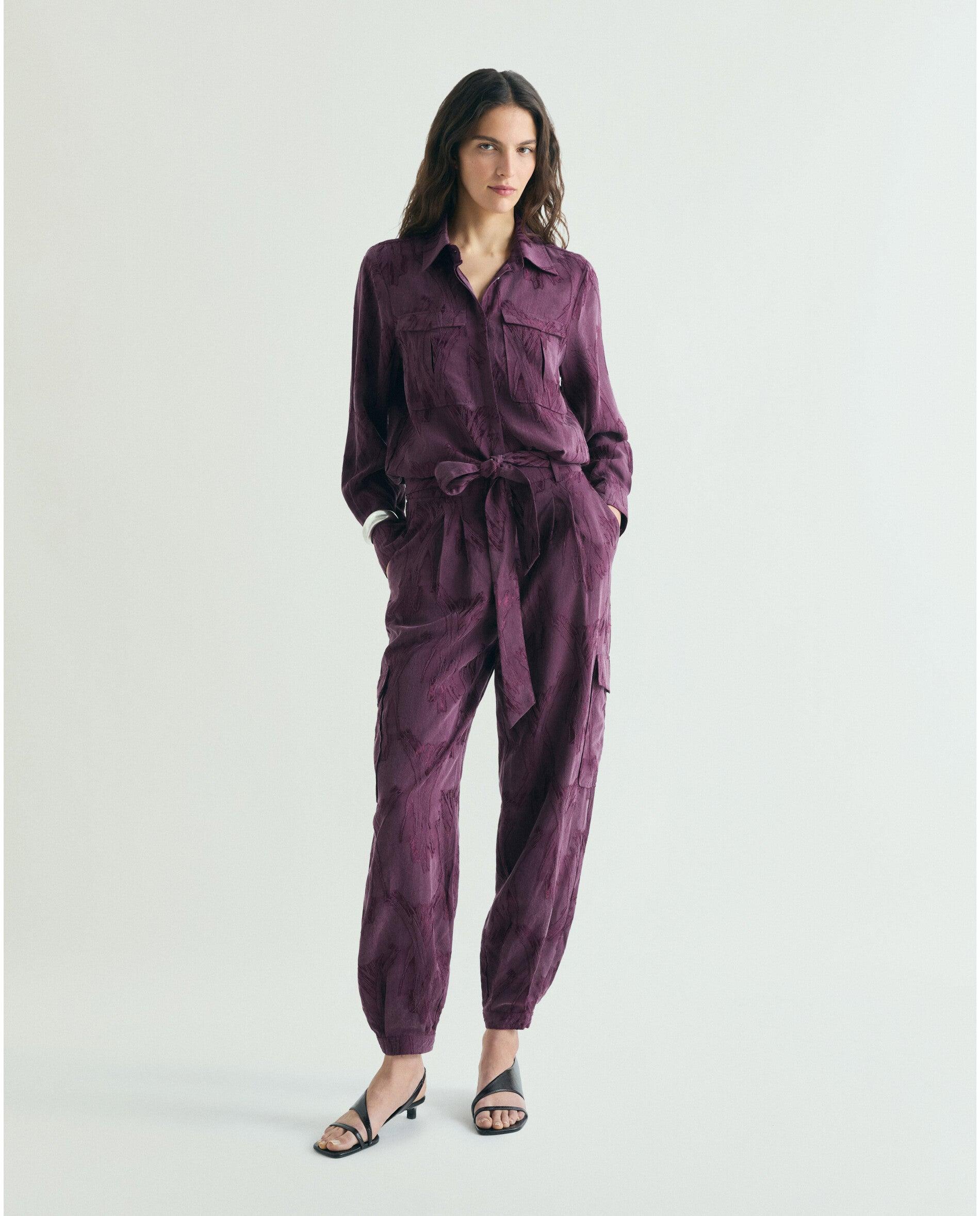 Imagem 0 de Macacão em Tecido Jacquard com Gola Tipo Camisa