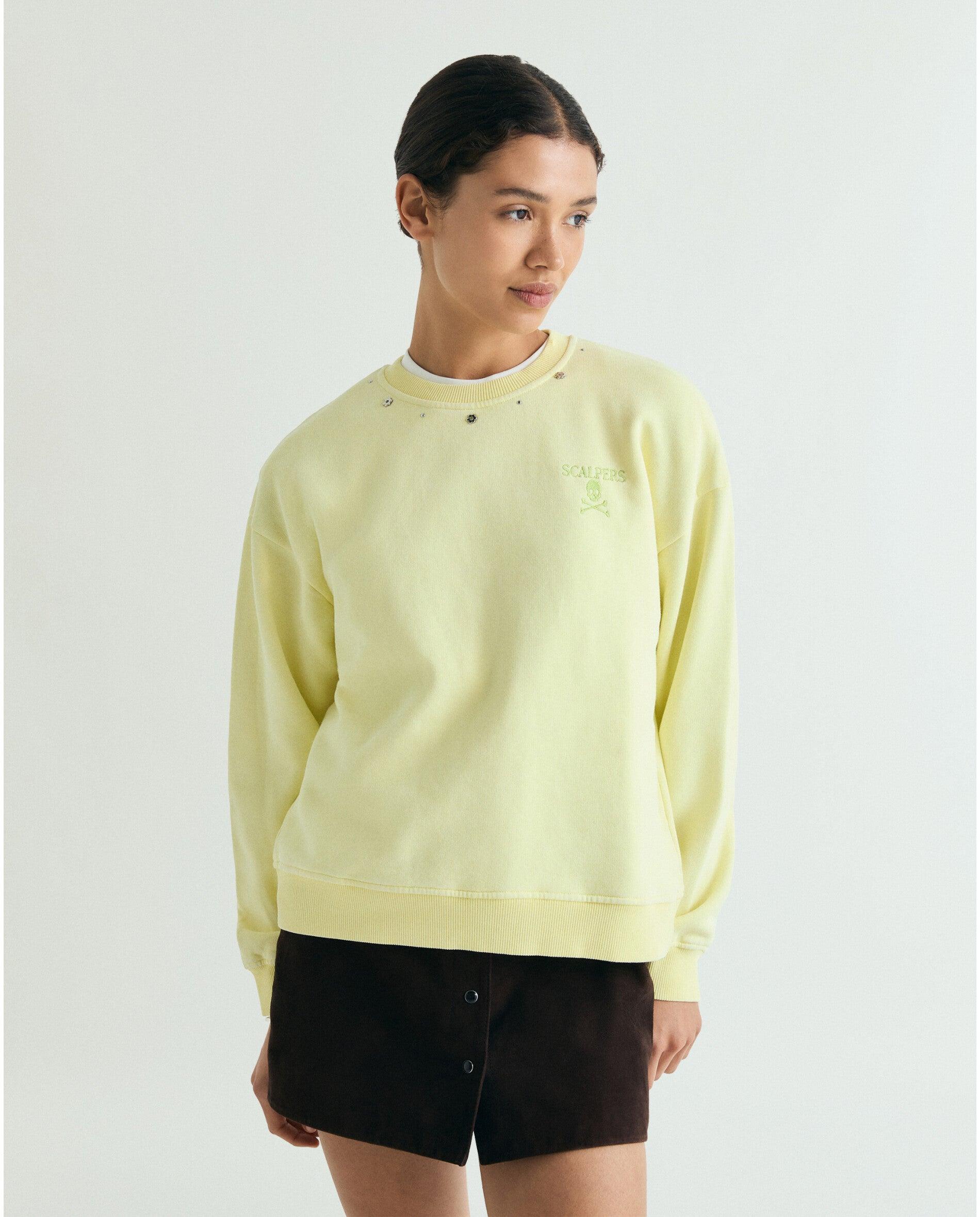Imagem 0 de Sweatshirt com Caveira Posterior e Tachas