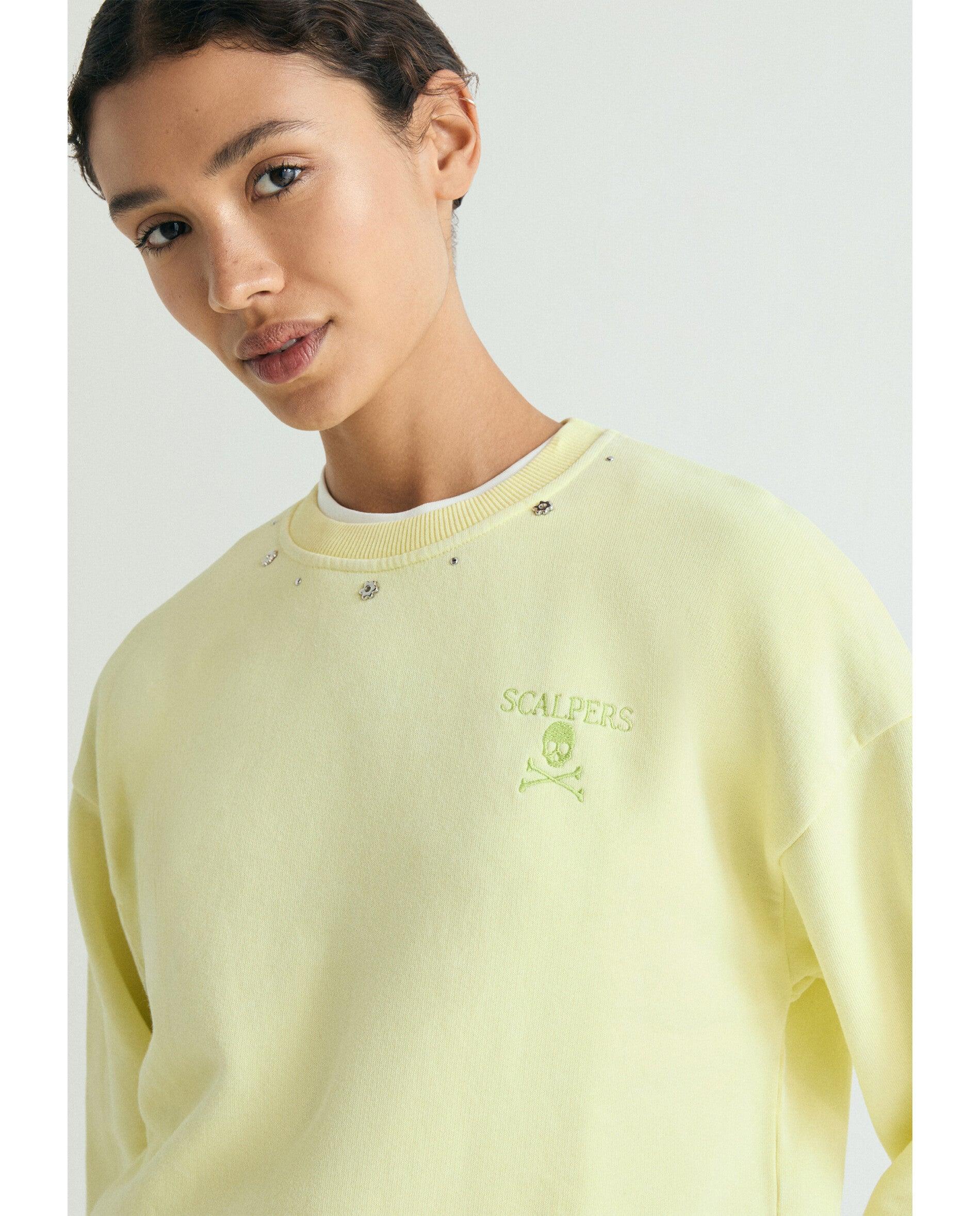 Sweatshirt com Caveira Posterior e Tachas Amarelo-limão-5