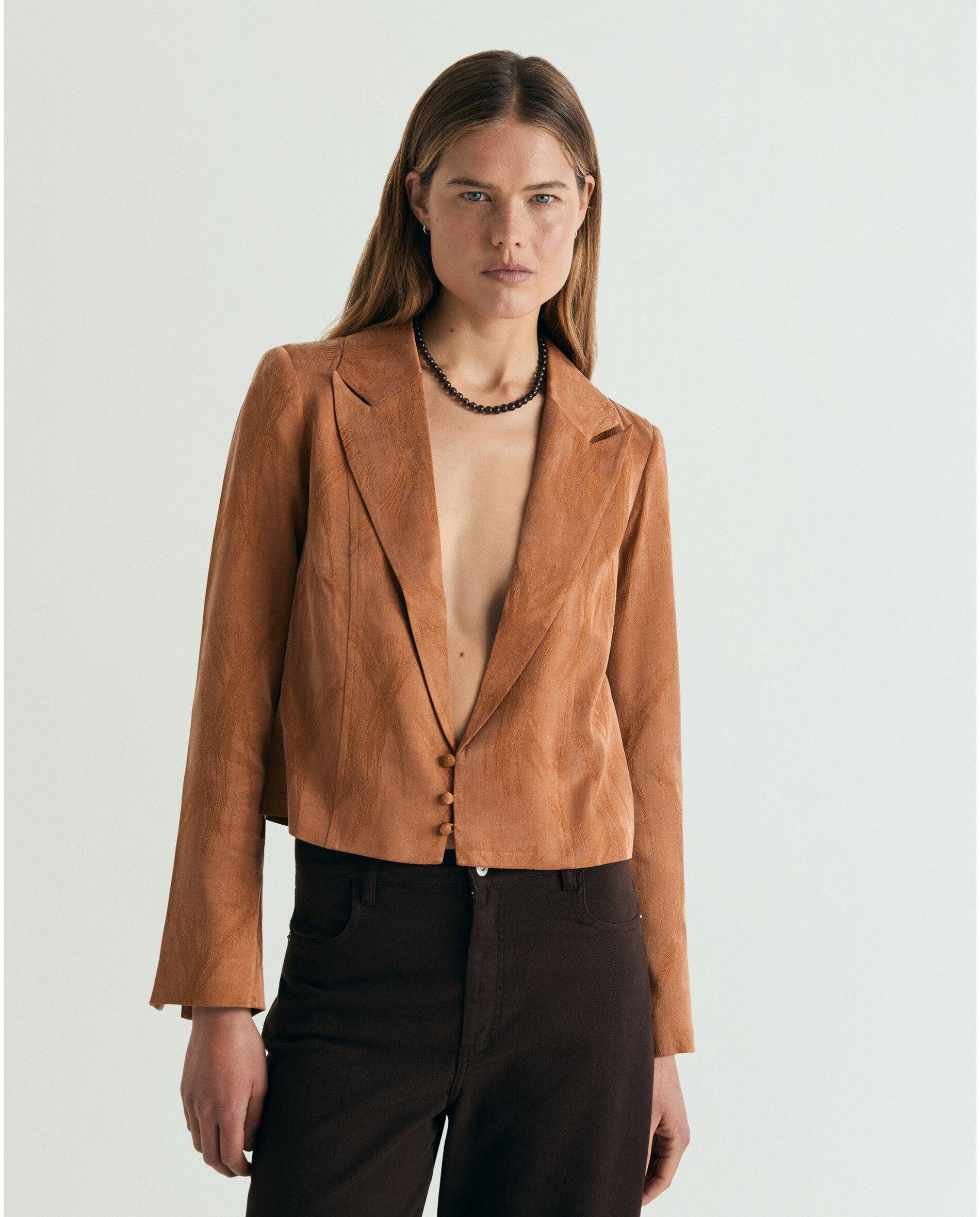 Imagem 0 de Blazer Curto em Tecido Jacquard