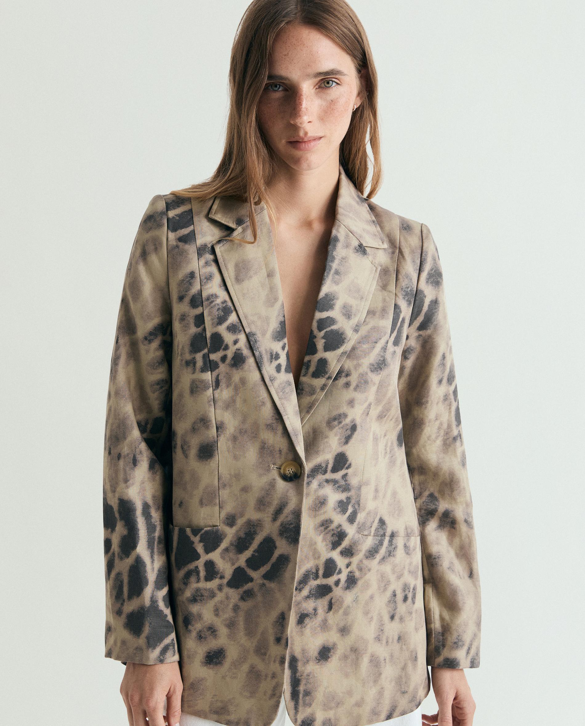 Blazer Animal Print com Fecho de Botão Caqui-1