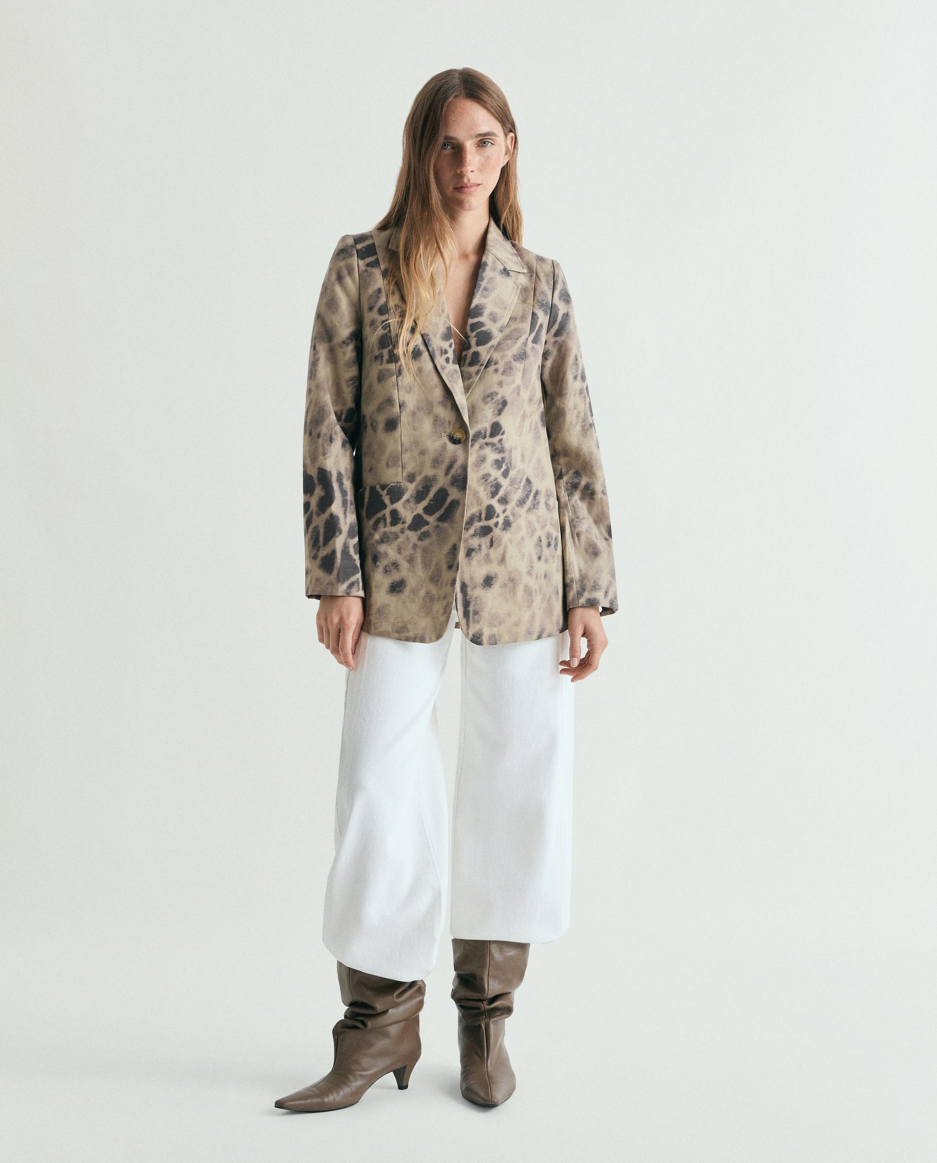 Blazer Animal Print com Fecho de Botão Caqui-2