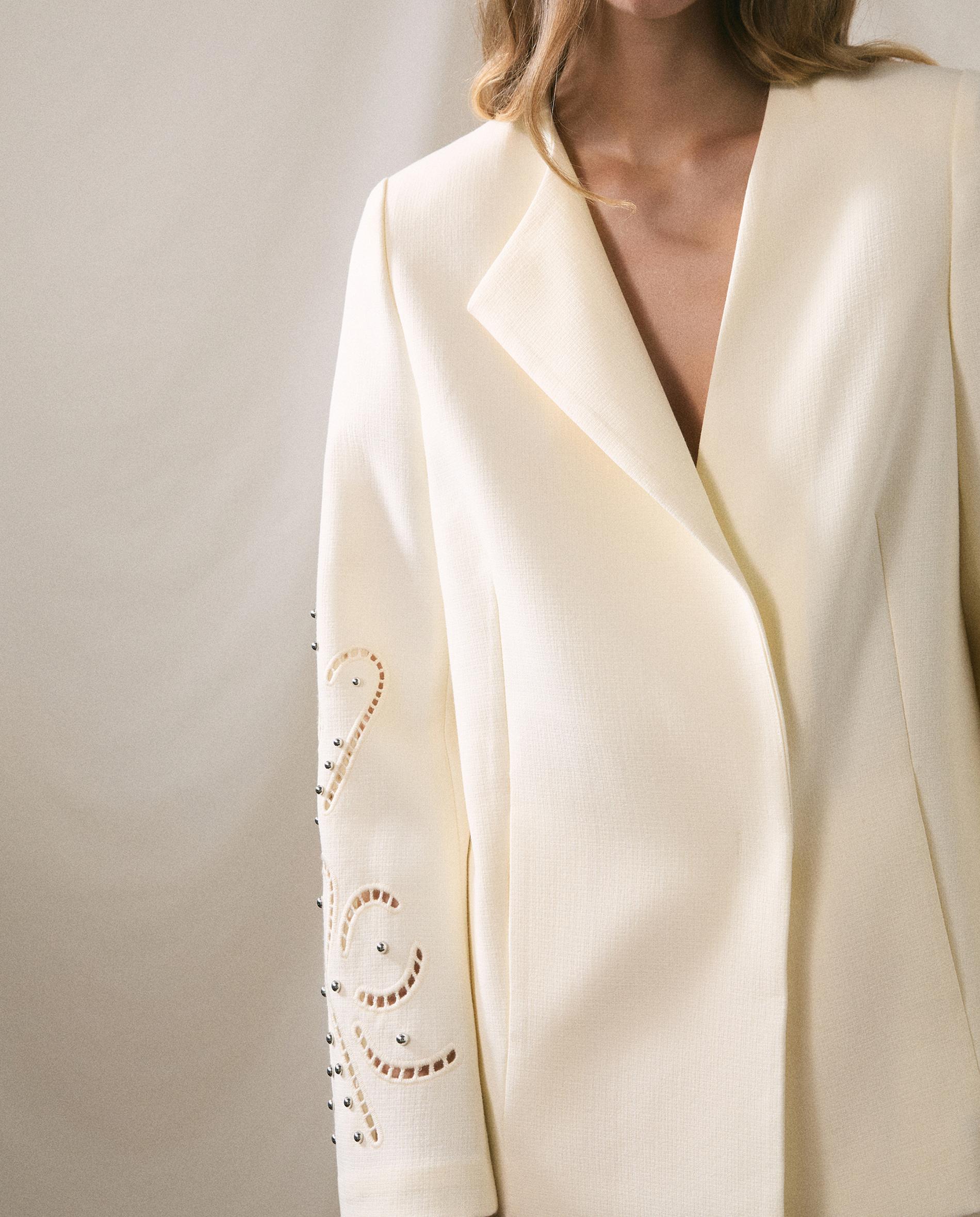 Blazer sem Lapela com Pedras Decorativas Cru-4