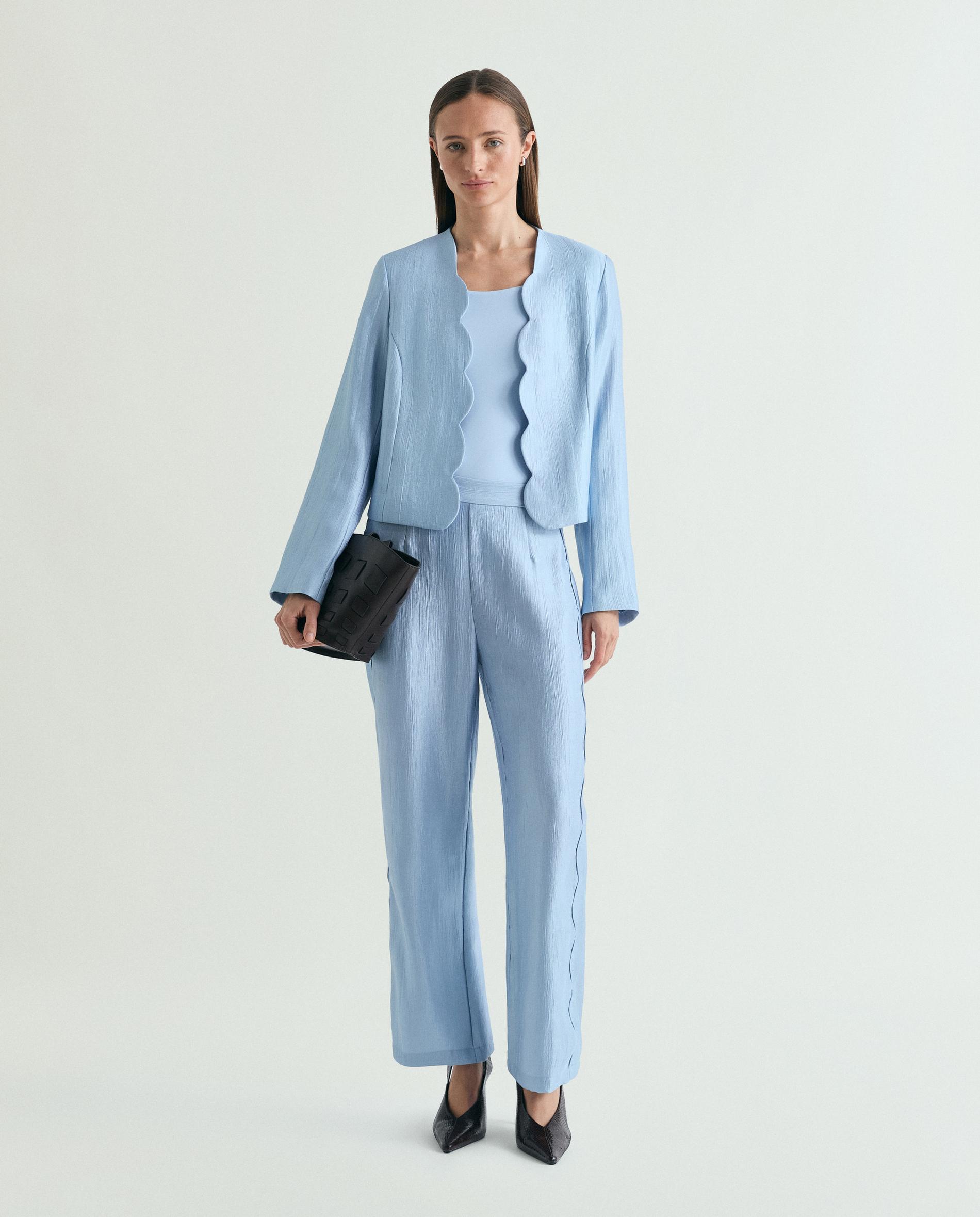 Blazer Crop com Detalhe de Ondas Azul-claro-3