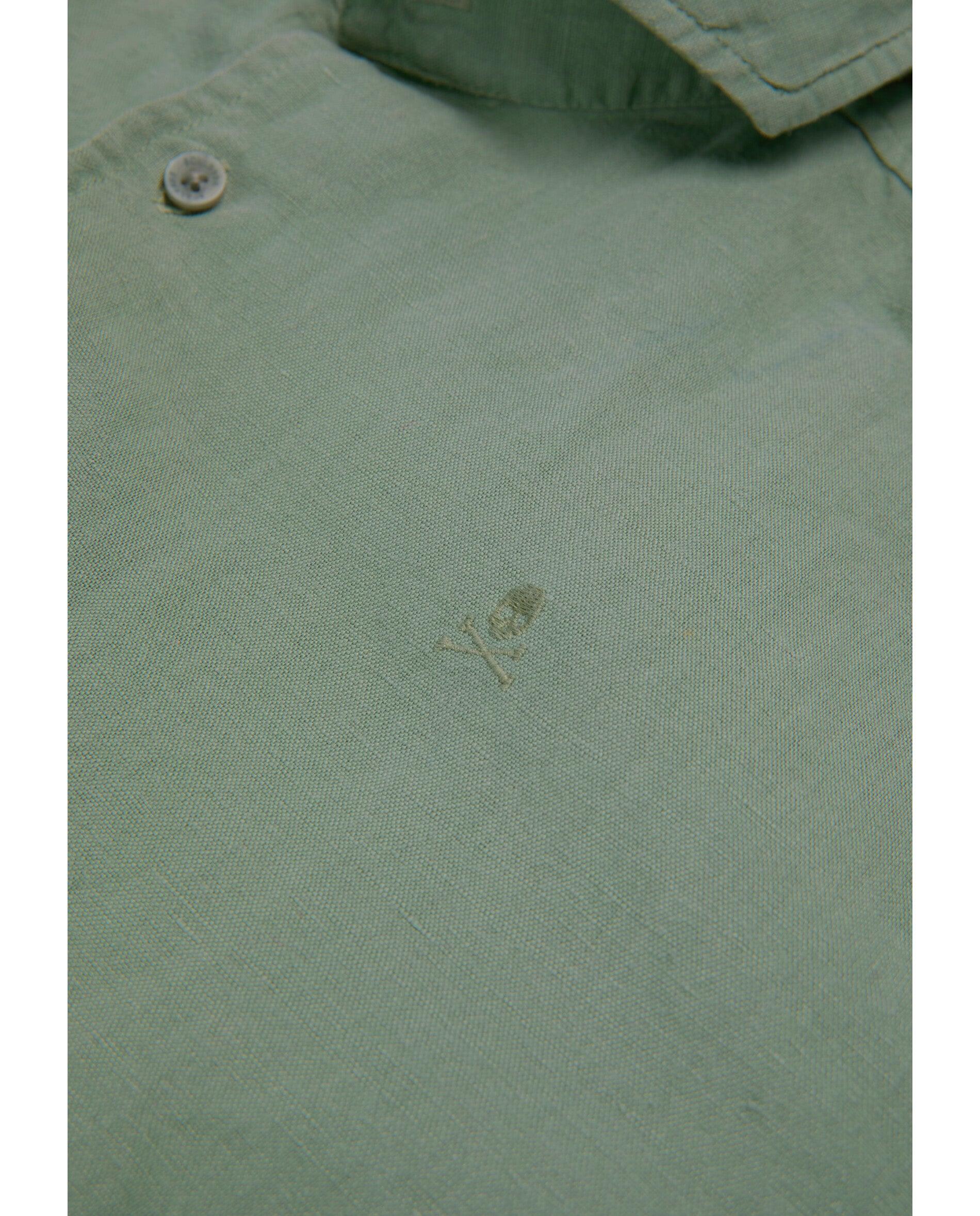 Camisa Regular Fit com Caveira Bordada Verde-claro-4