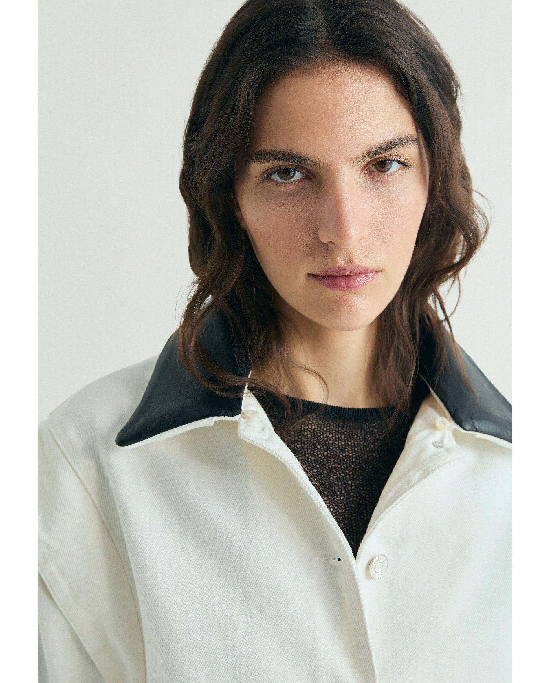 Casaco Jeans com Bolsos Patch e Gola Efeito Pele em Contraste Cru-3